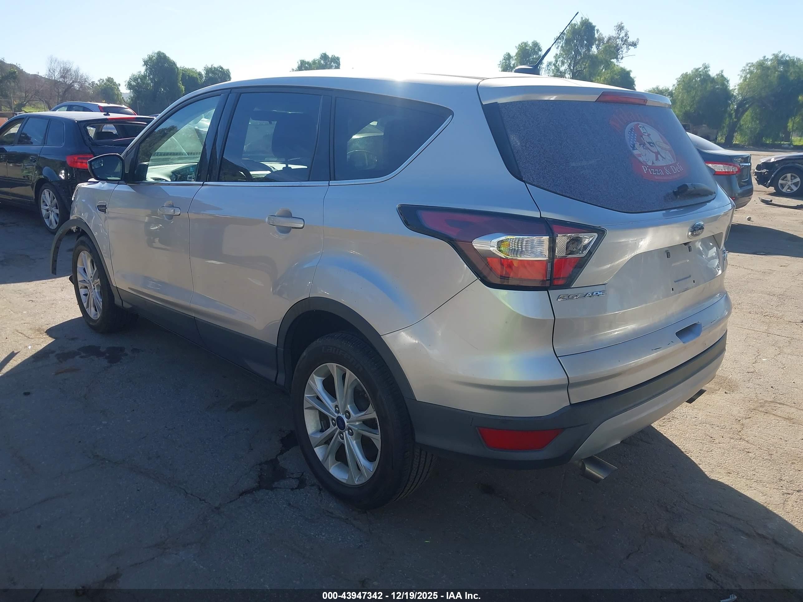 FORD ESCAPE image 3