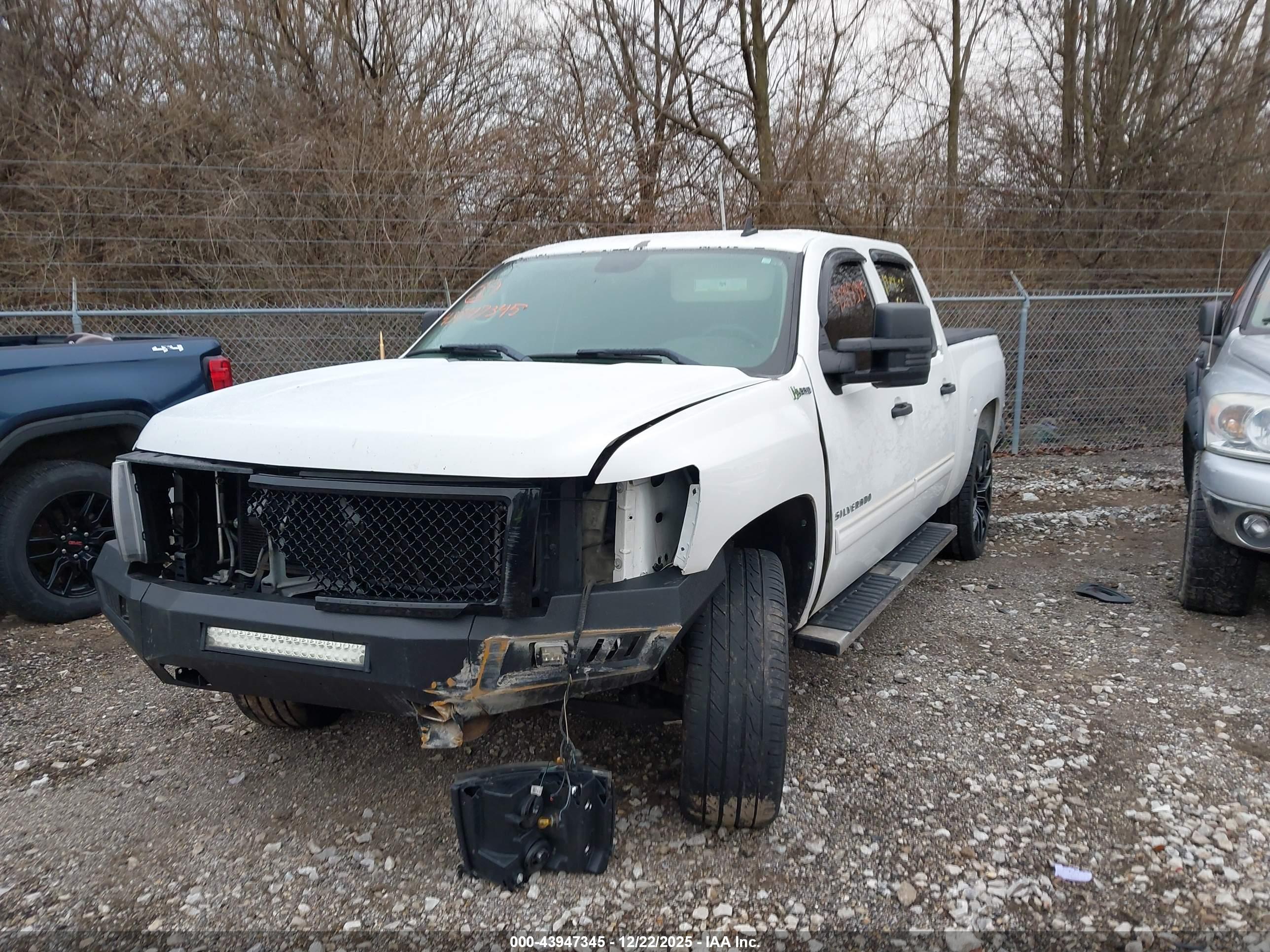 CHEVROLET SILVERADO image 2