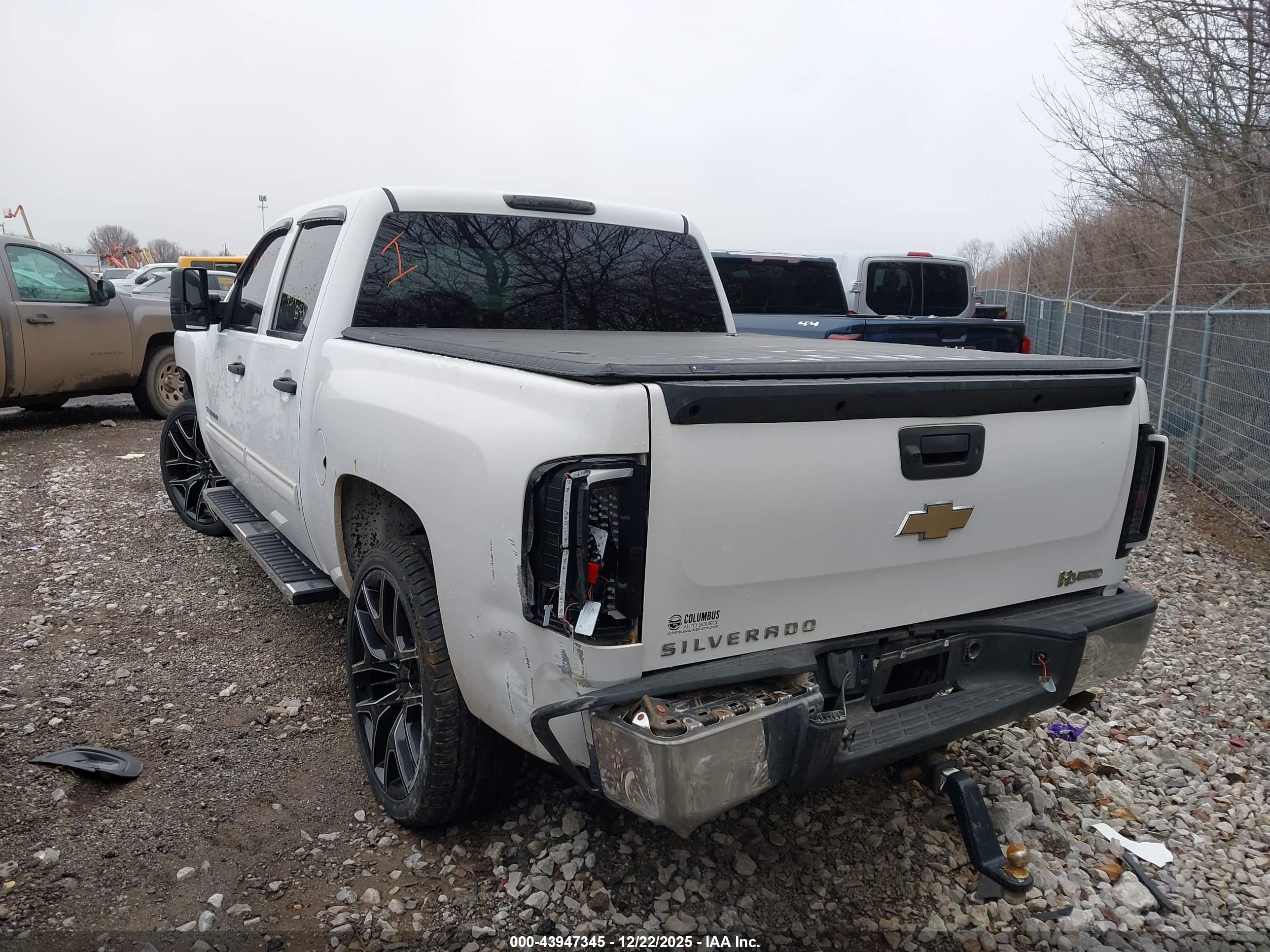 CHEVROLET SILVERADO image 3