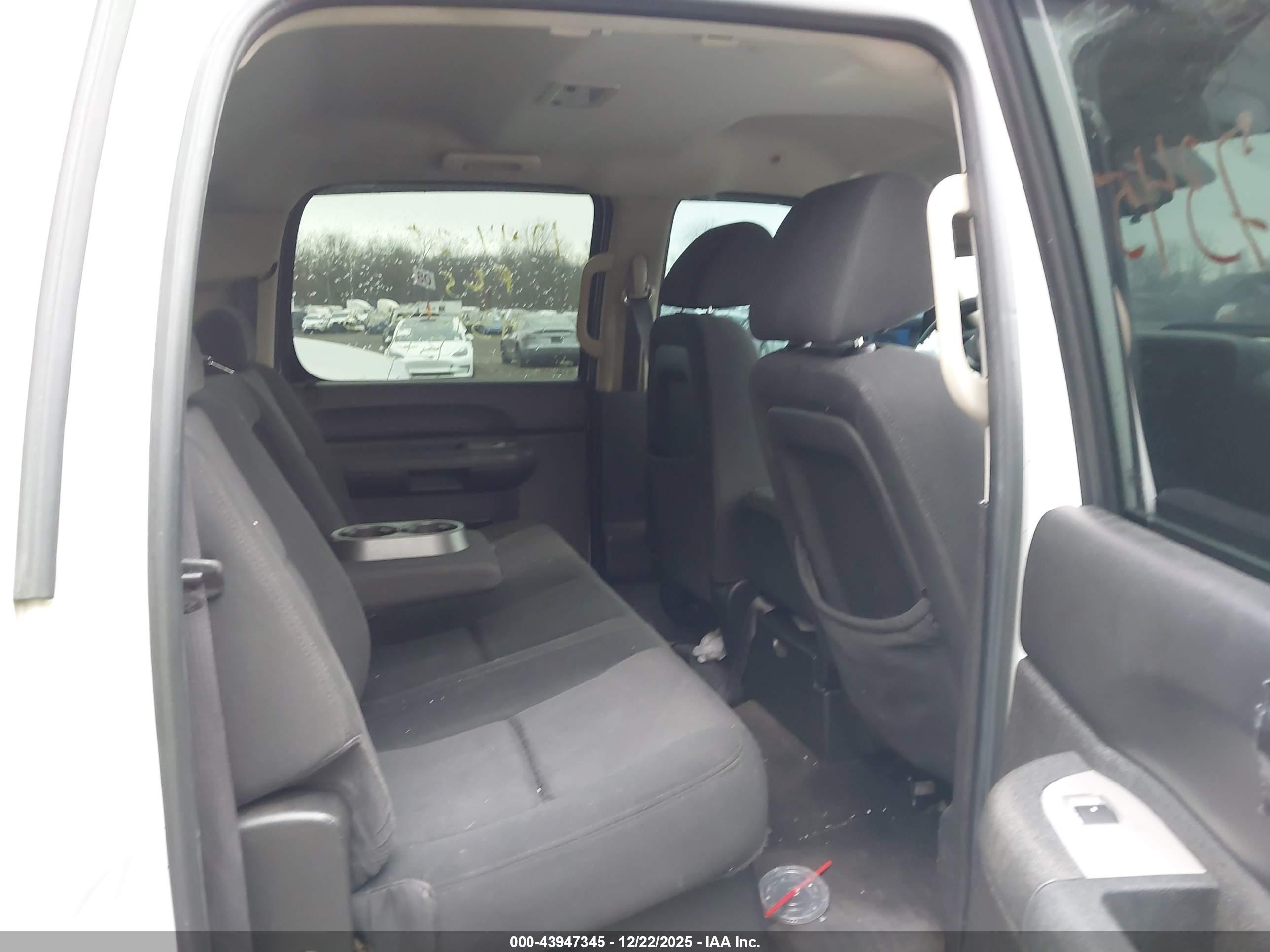 CHEVROLET SILVERADO image 8