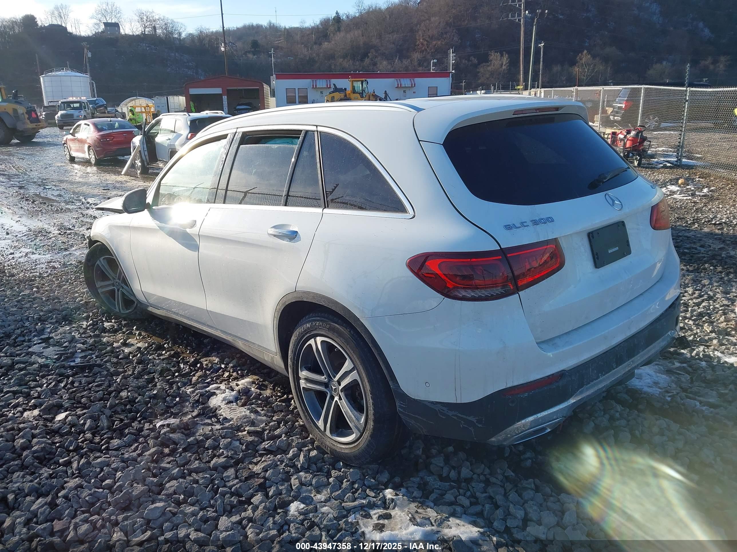 MERCEDES-BENZ GLC image 3