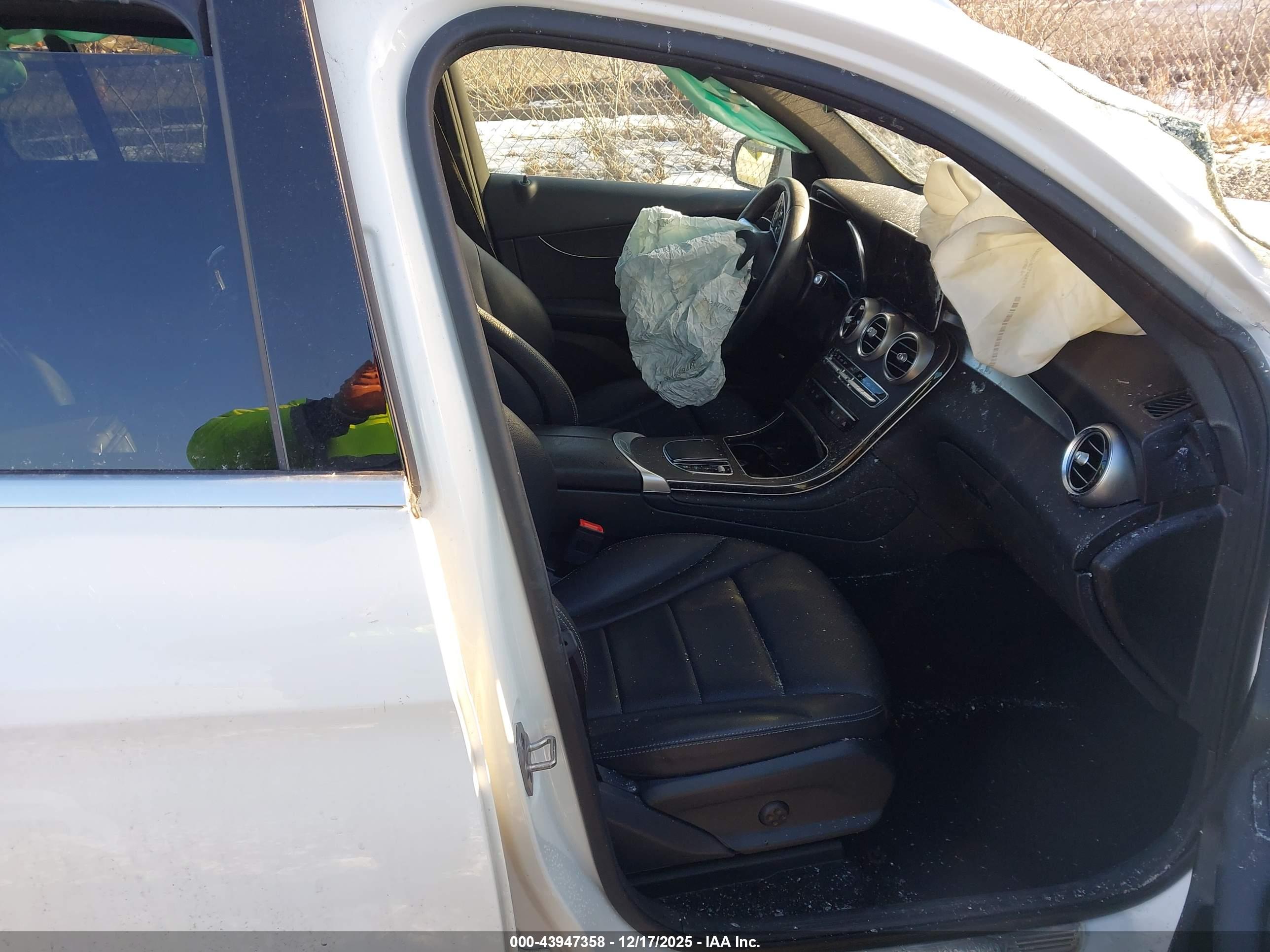 MERCEDES-BENZ GLC image 5