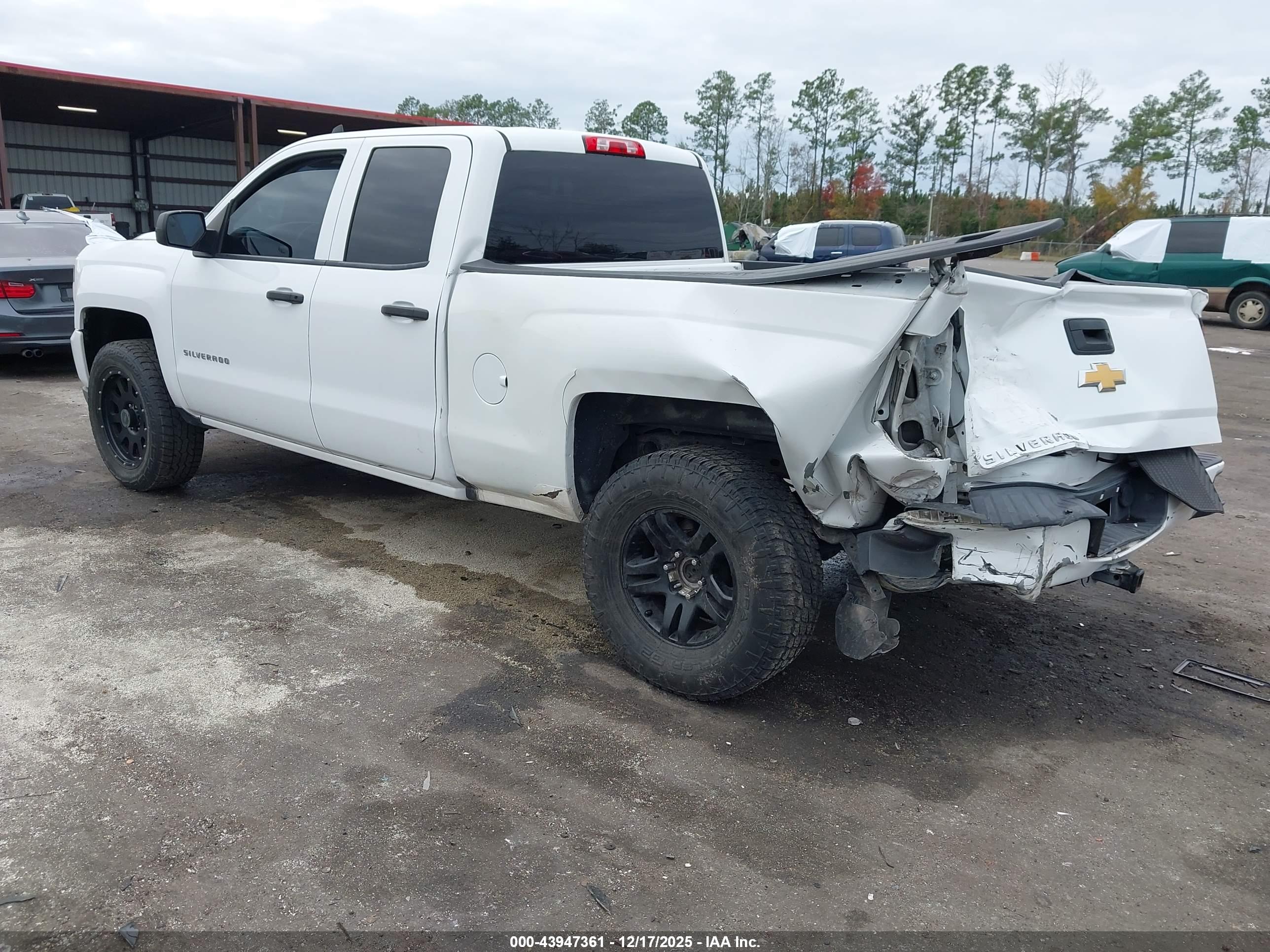 CHEVROLET SILVERADO image 3