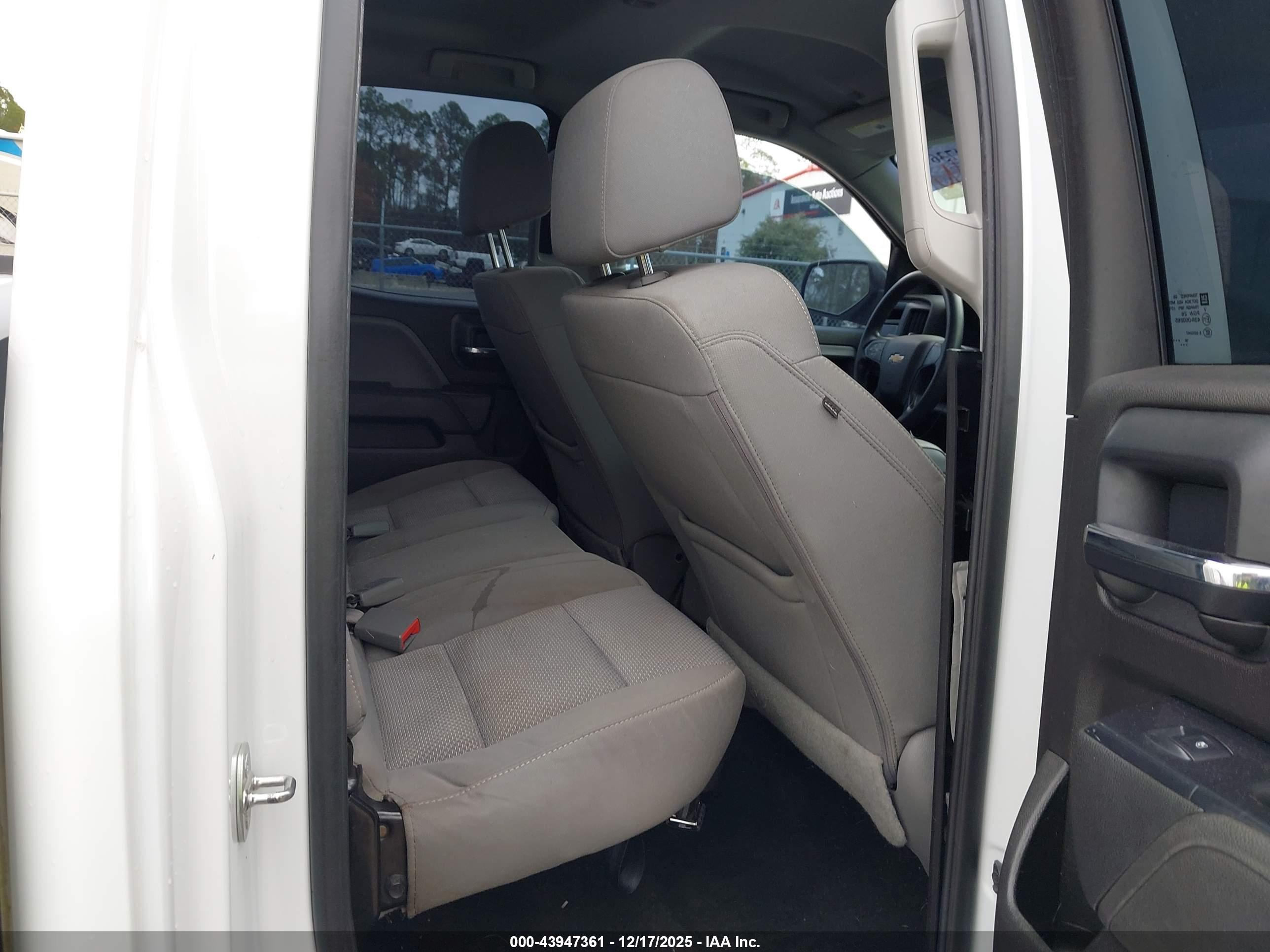 CHEVROLET SILVERADO image 8