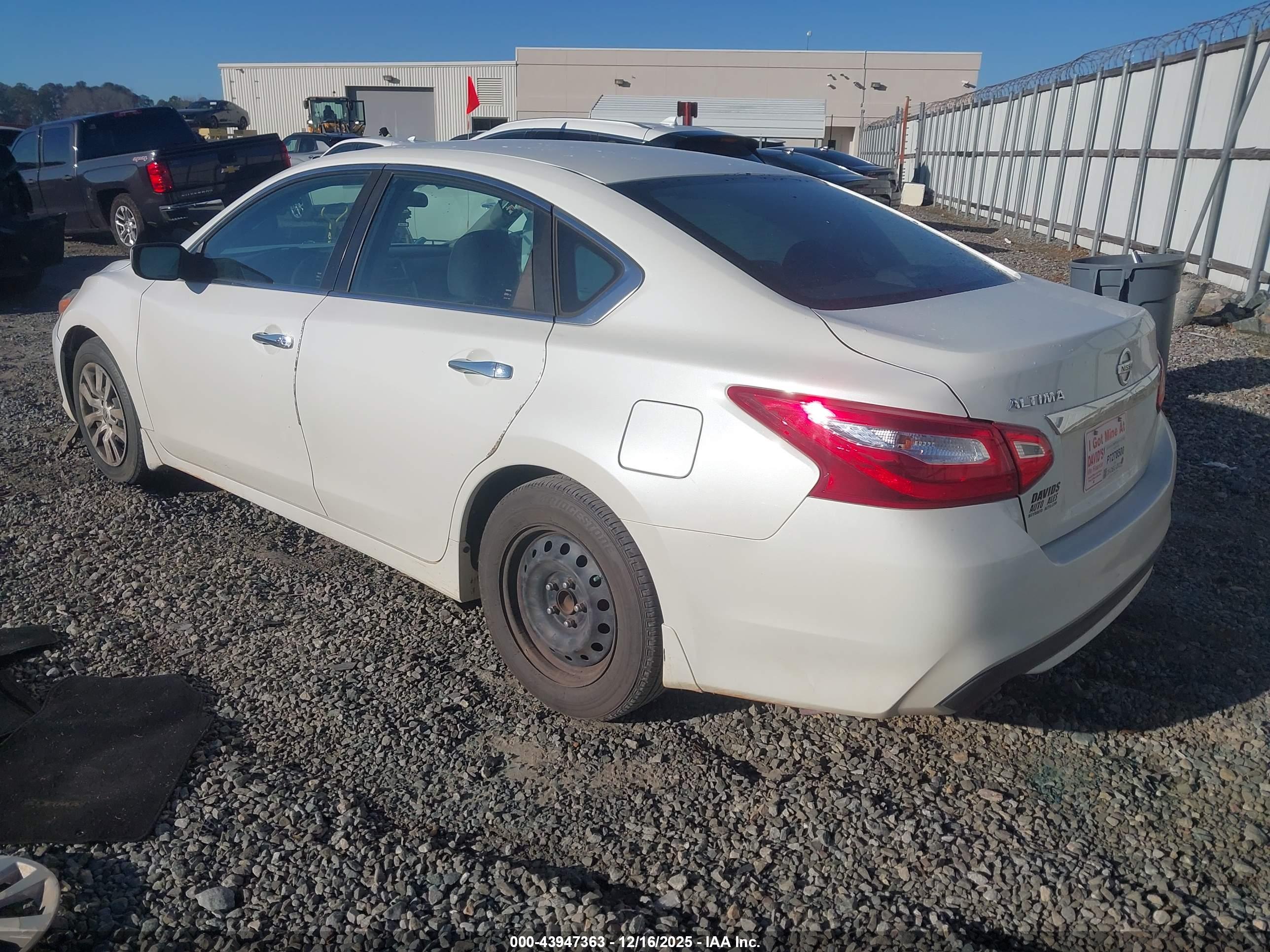 NISSAN ALTIMA image 3