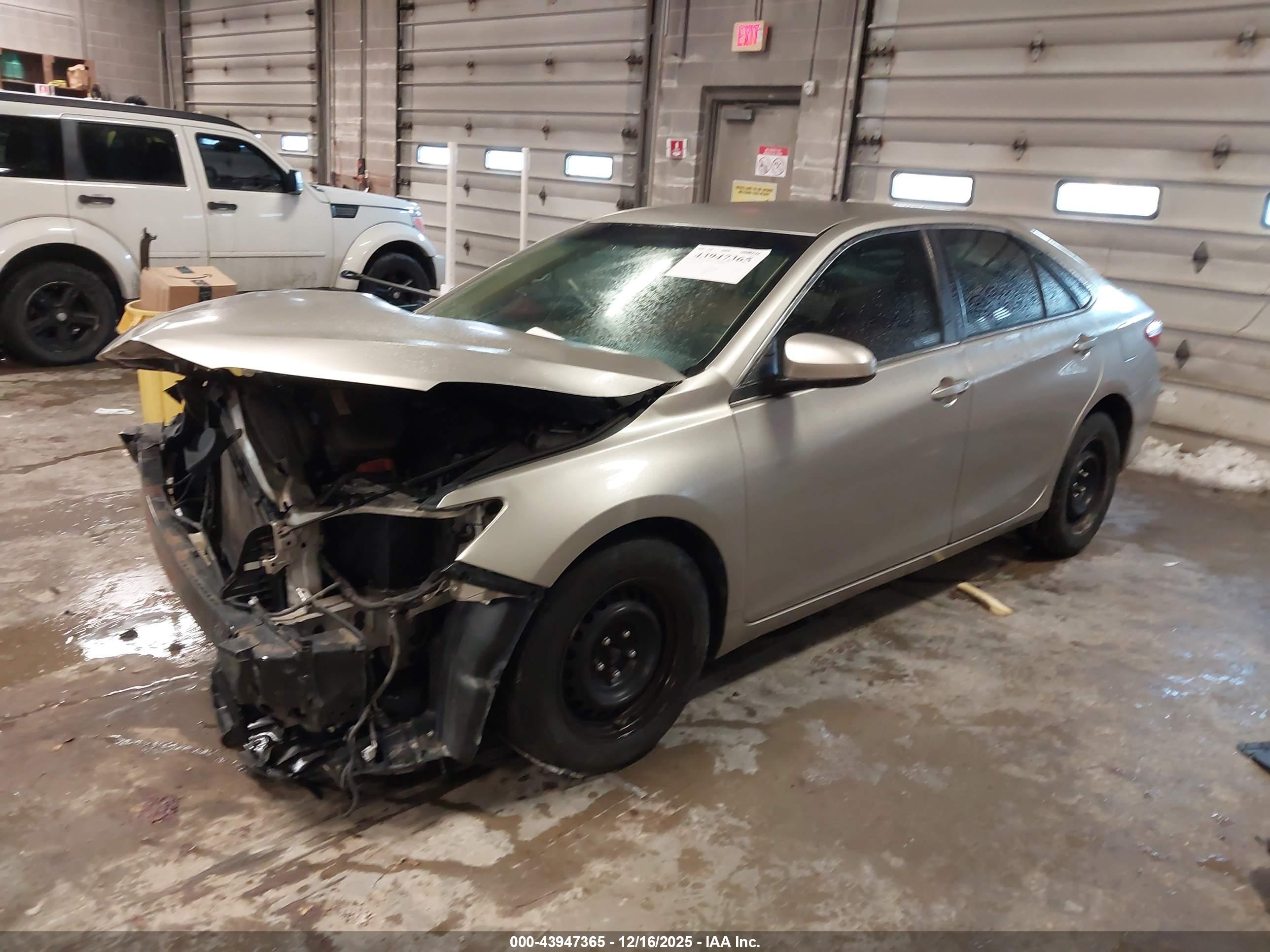 TOYOTA CAMRY image 2