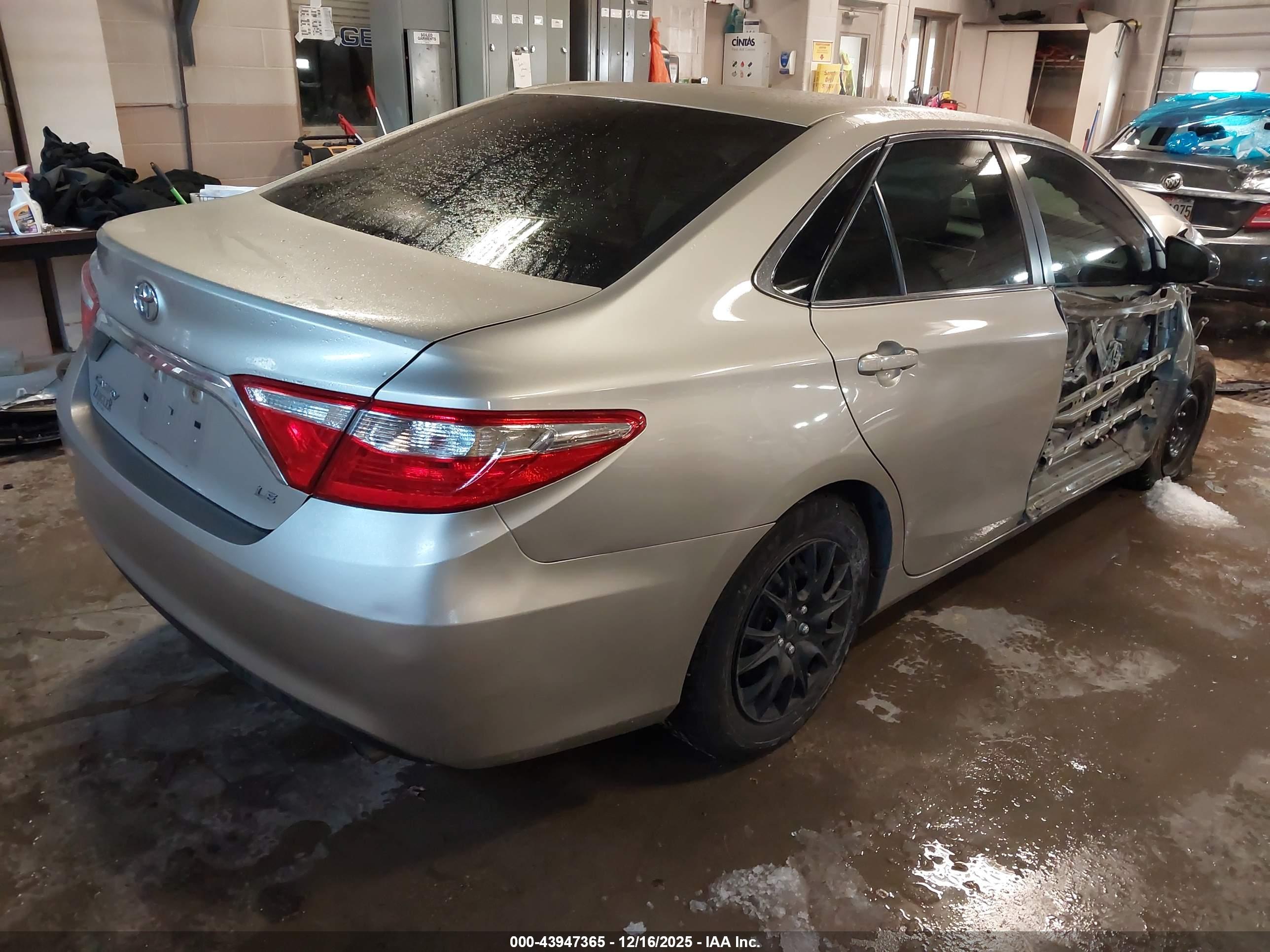 TOYOTA CAMRY image 4