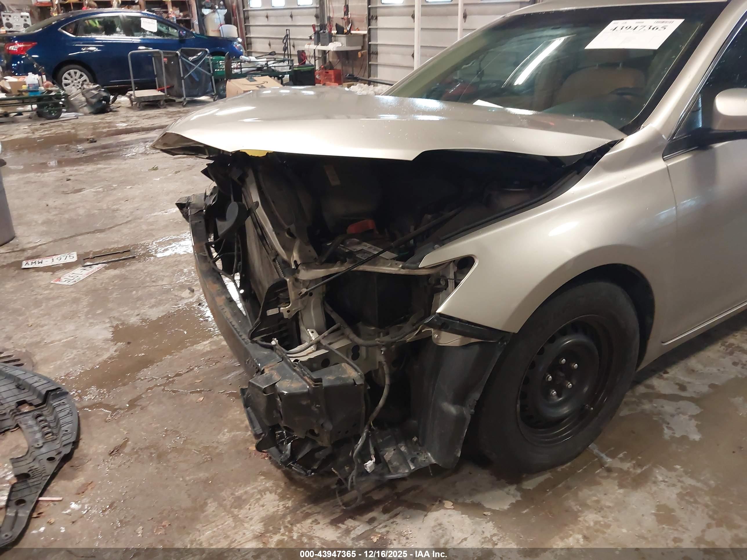 TOYOTA CAMRY image 6