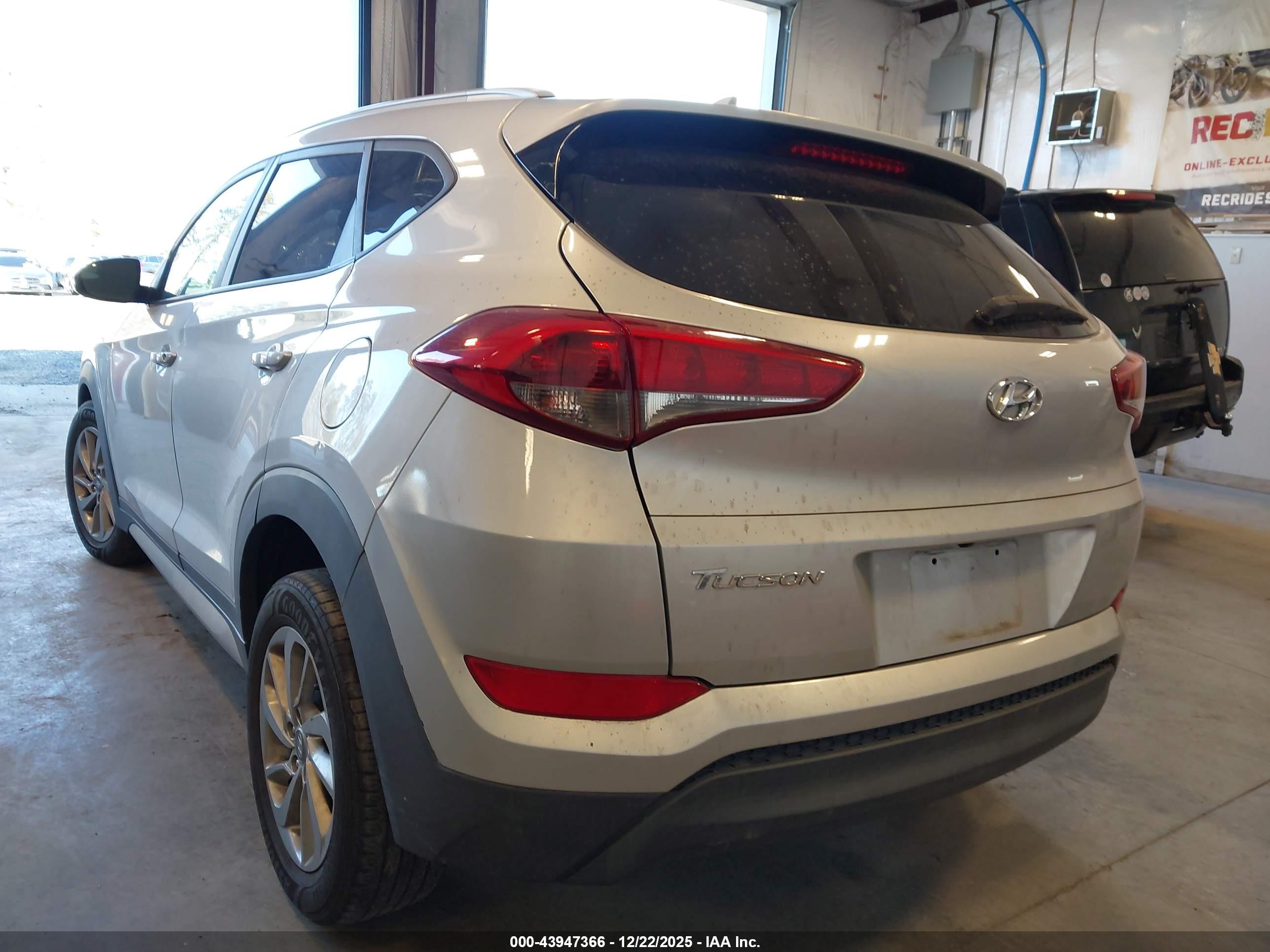 HYUNDAI TUCSON image 3