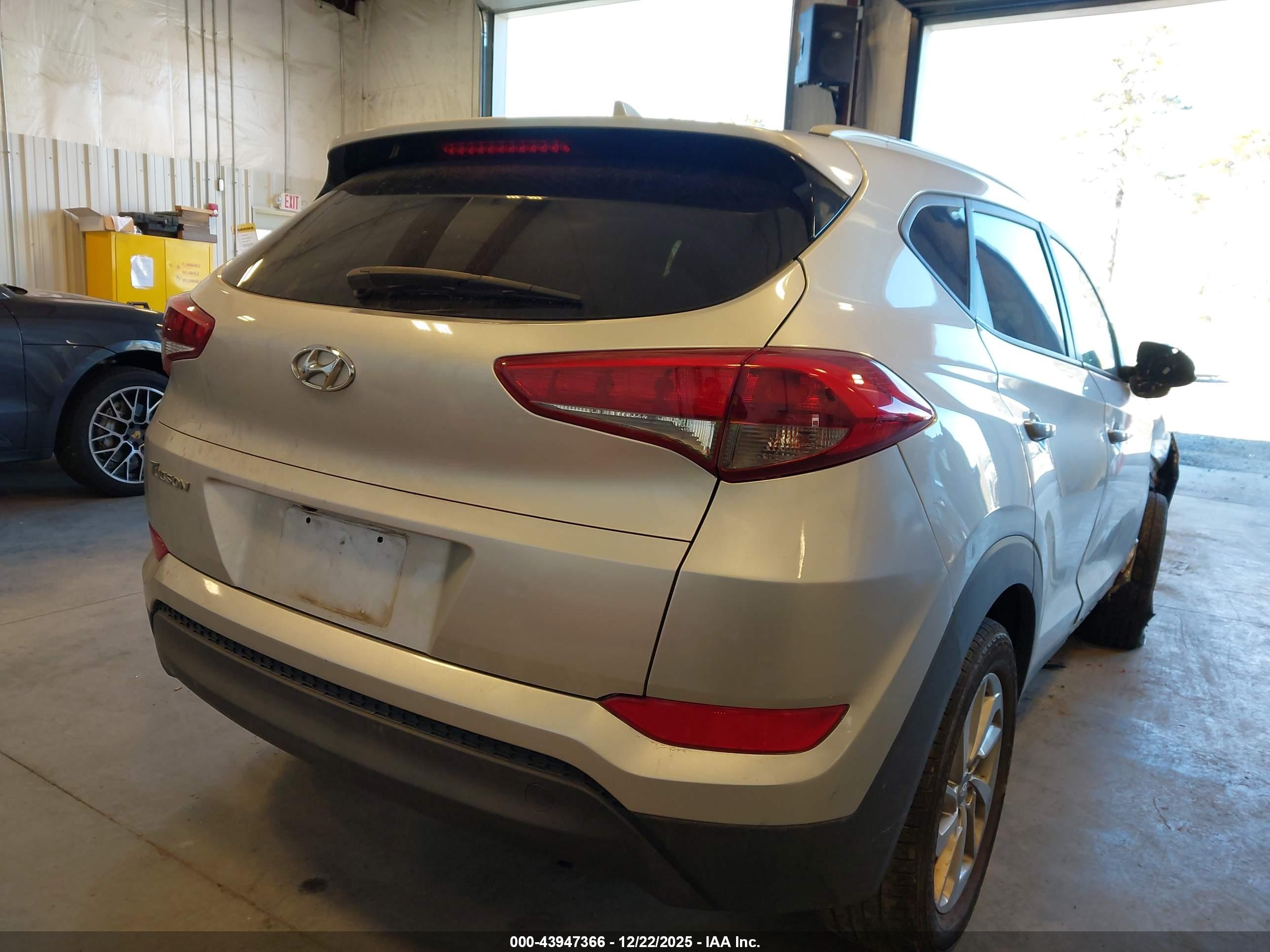 HYUNDAI TUCSON image 4