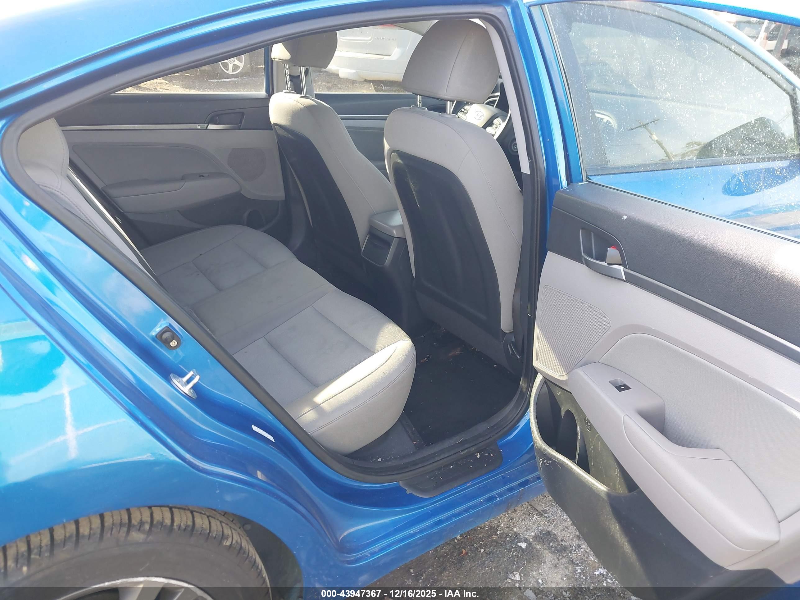 HYUNDAI ELANTRA image 8
