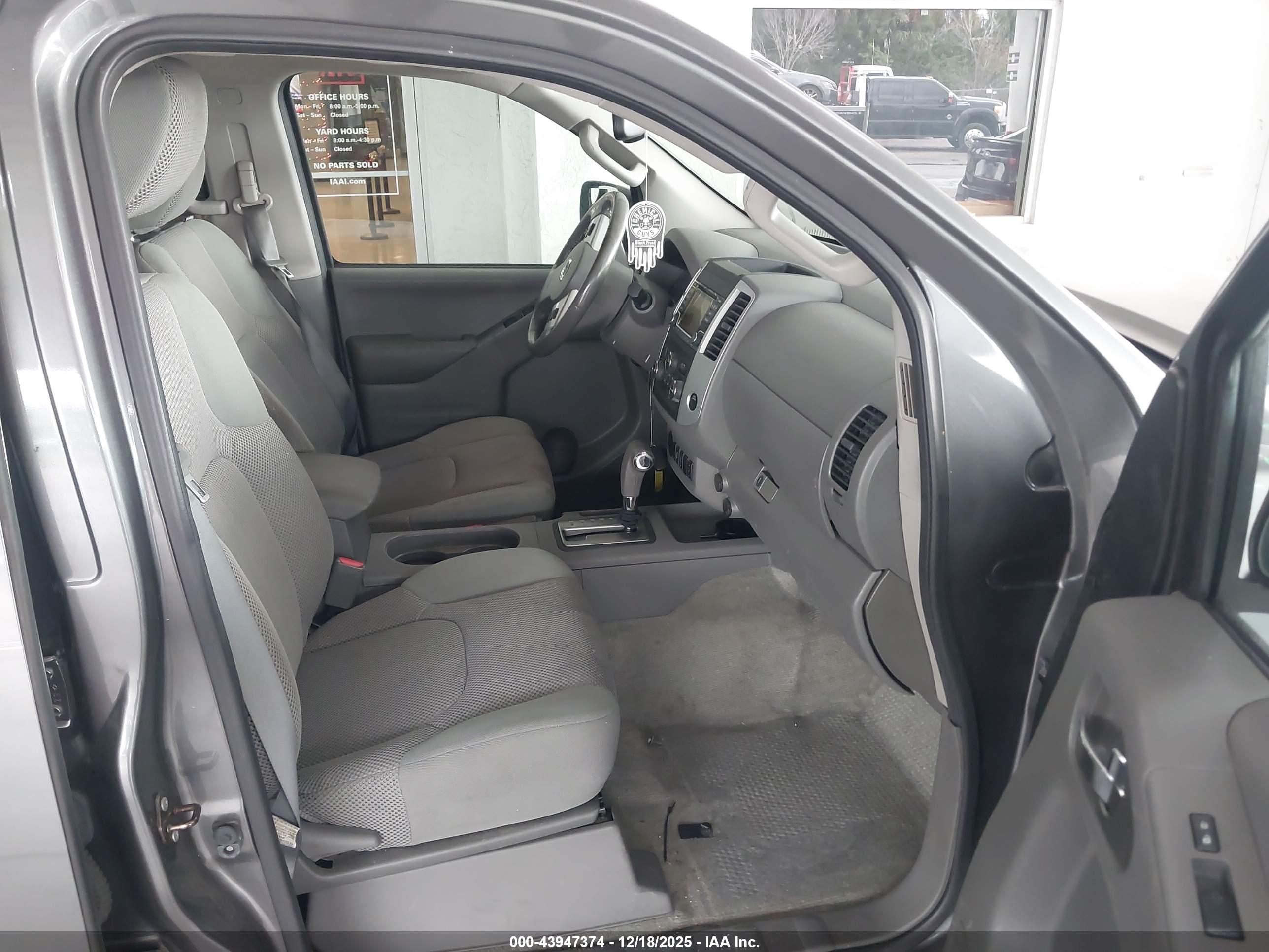 NISSAN FRONTIER image 5
