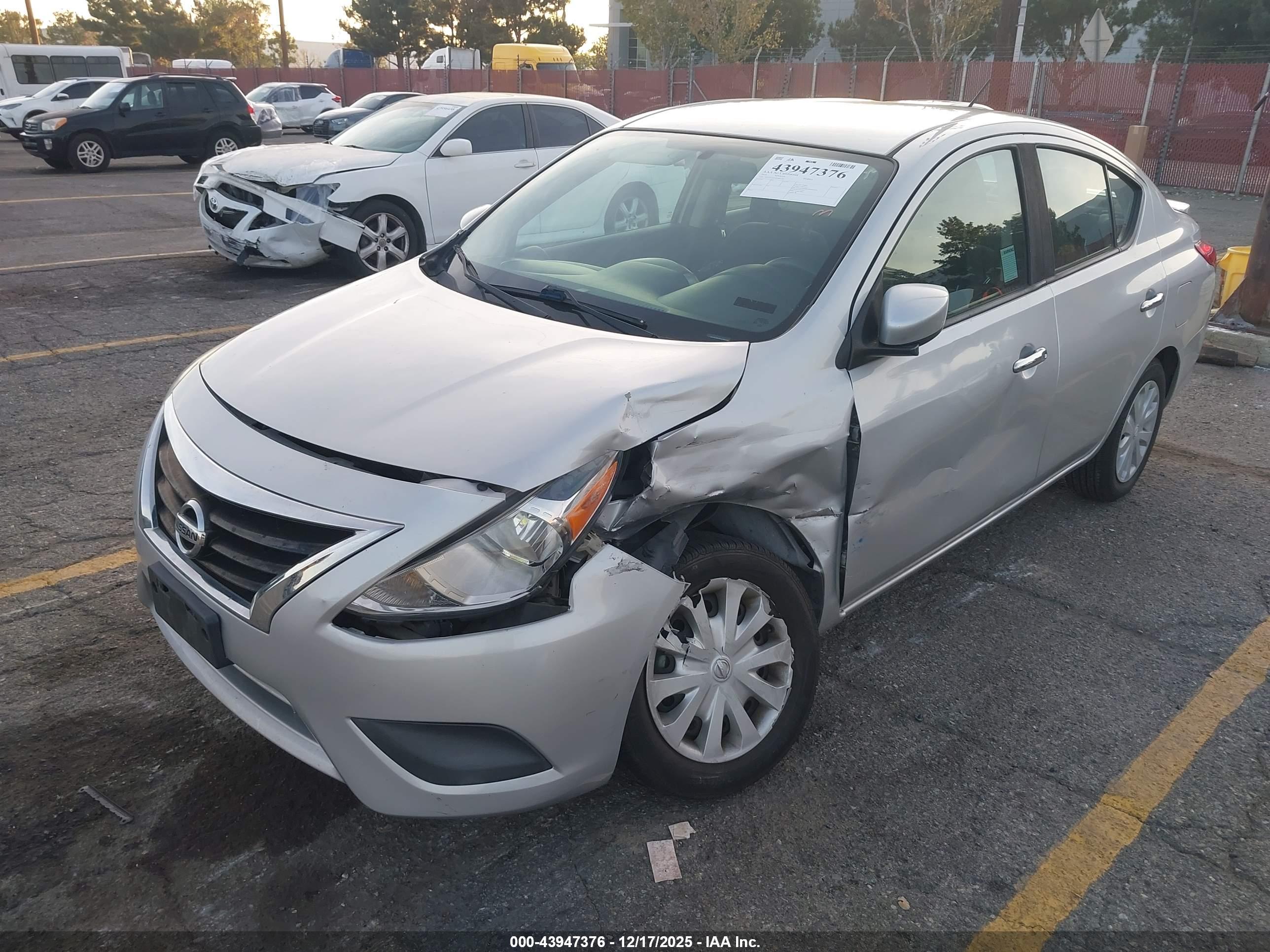 NISSAN VERSA image 2