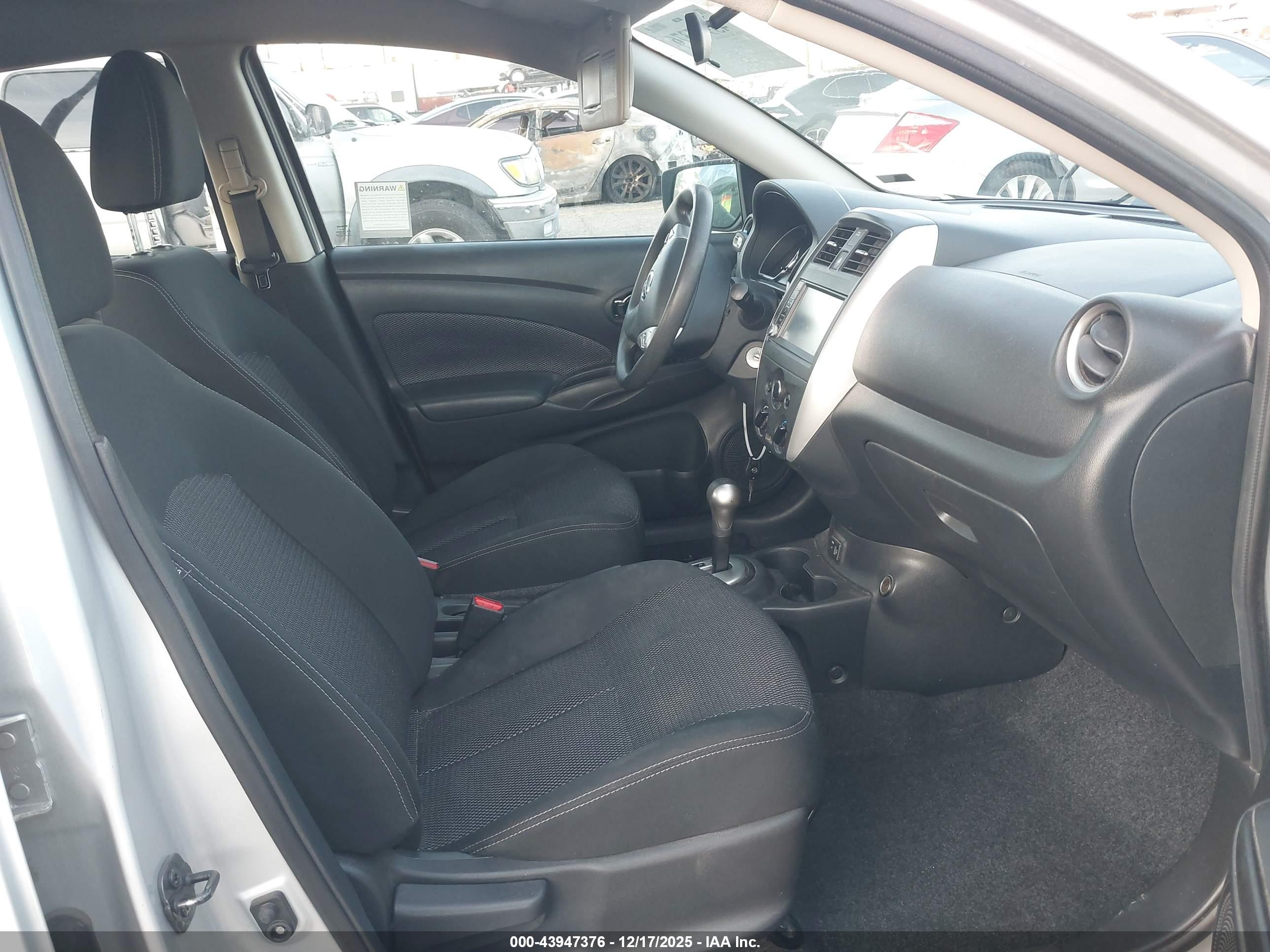 NISSAN VERSA image 5