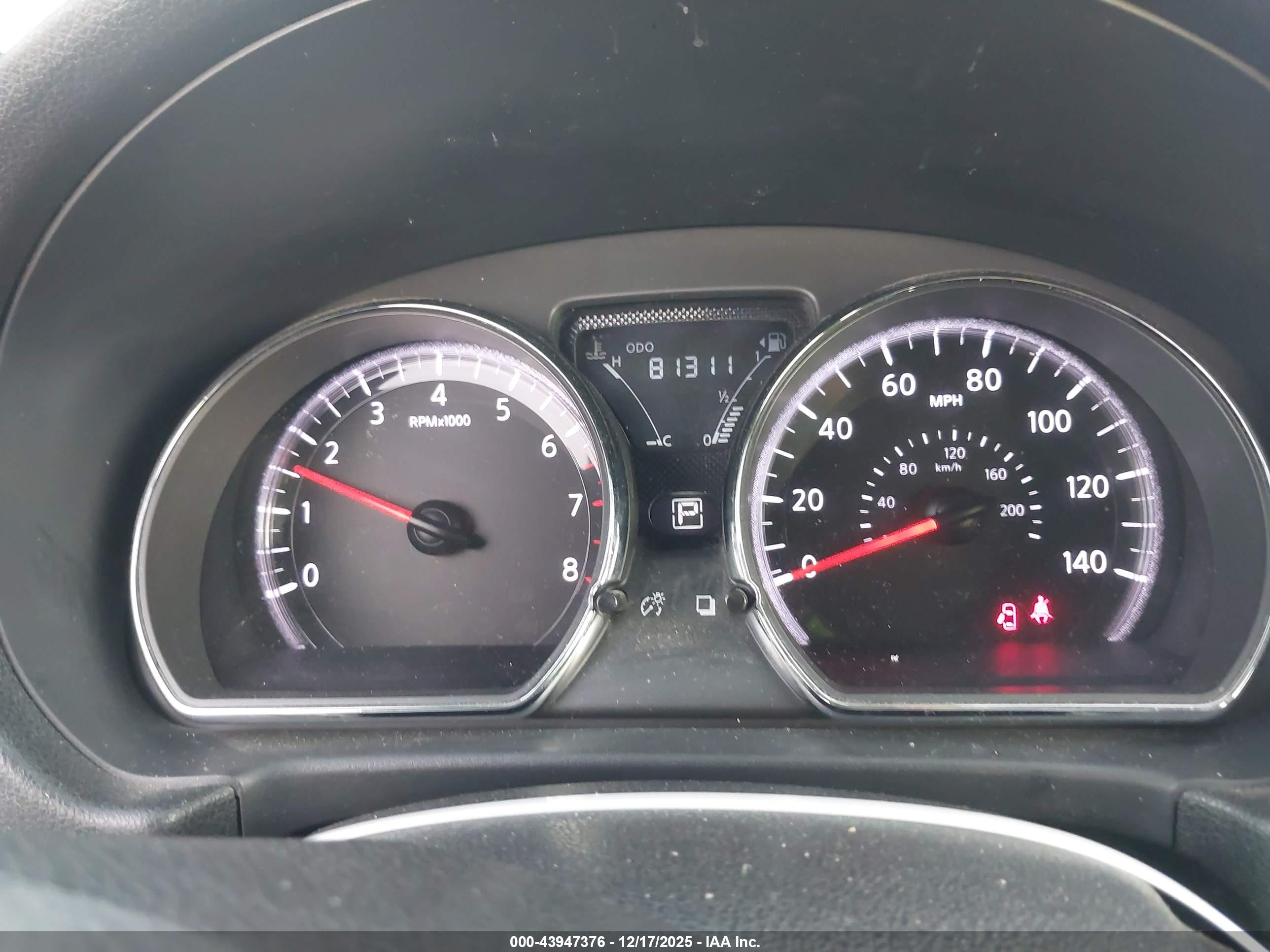 NISSAN VERSA image 7