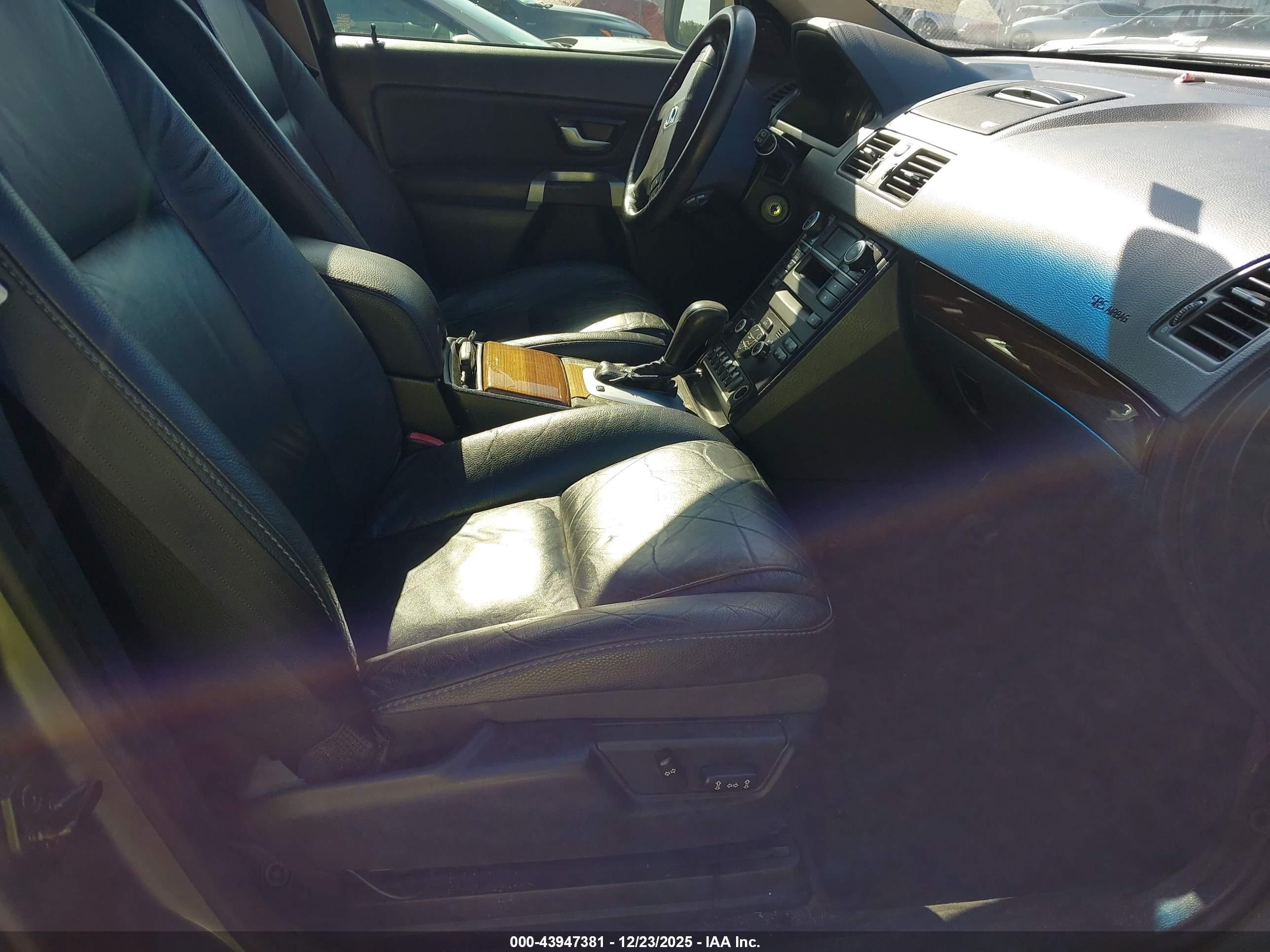 VOLVO XC90 image 5