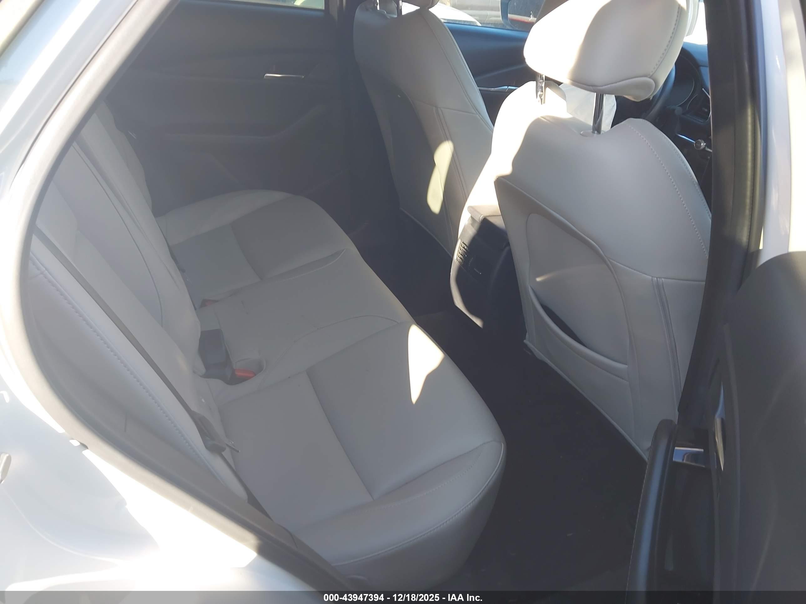 MAZDA CX-30 image 8