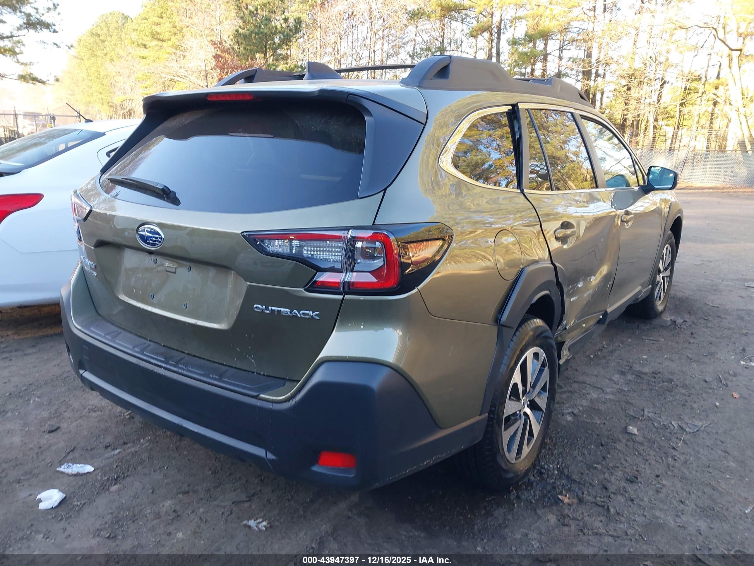 SUBARU OUTBACK image 4