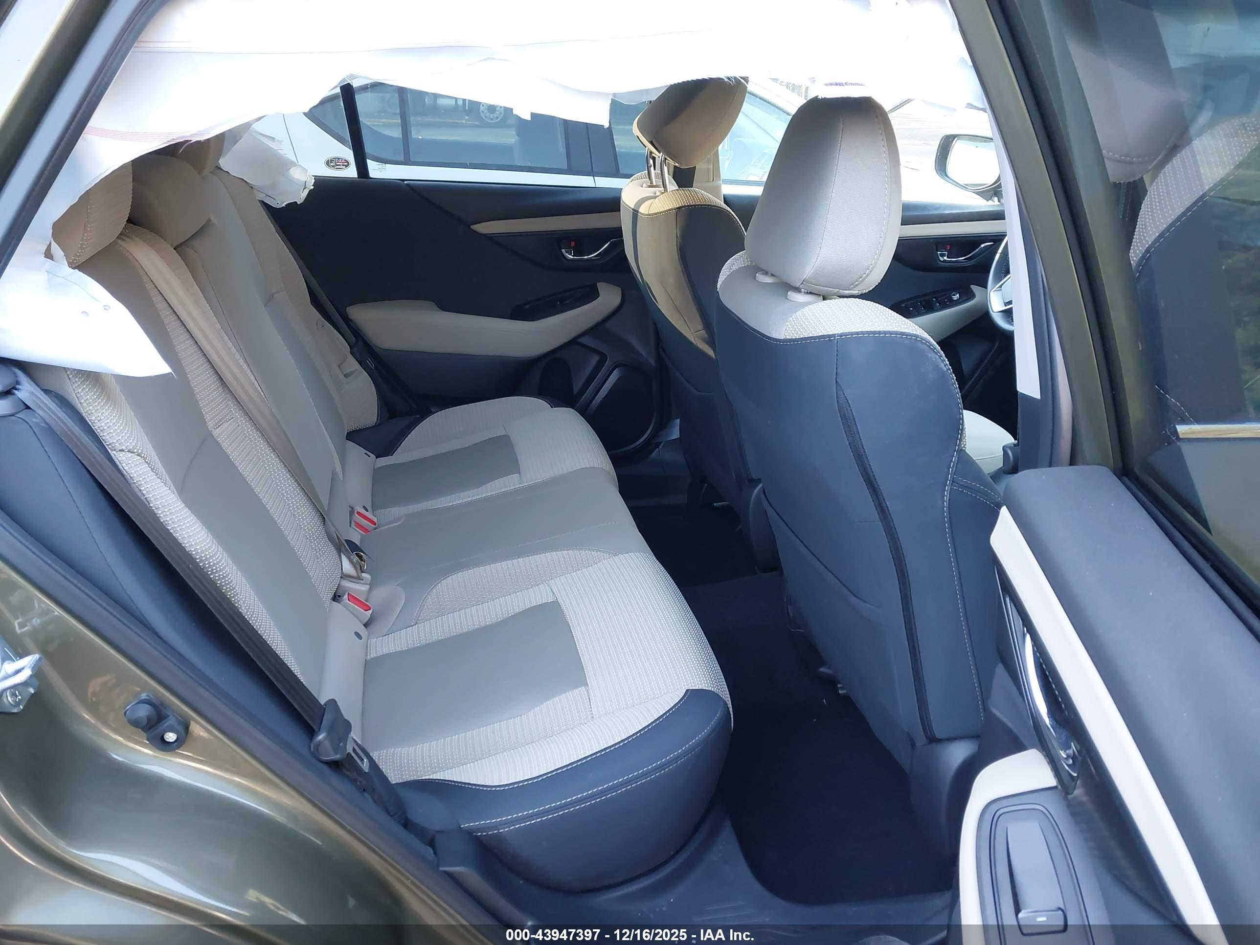 SUBARU OUTBACK image 8