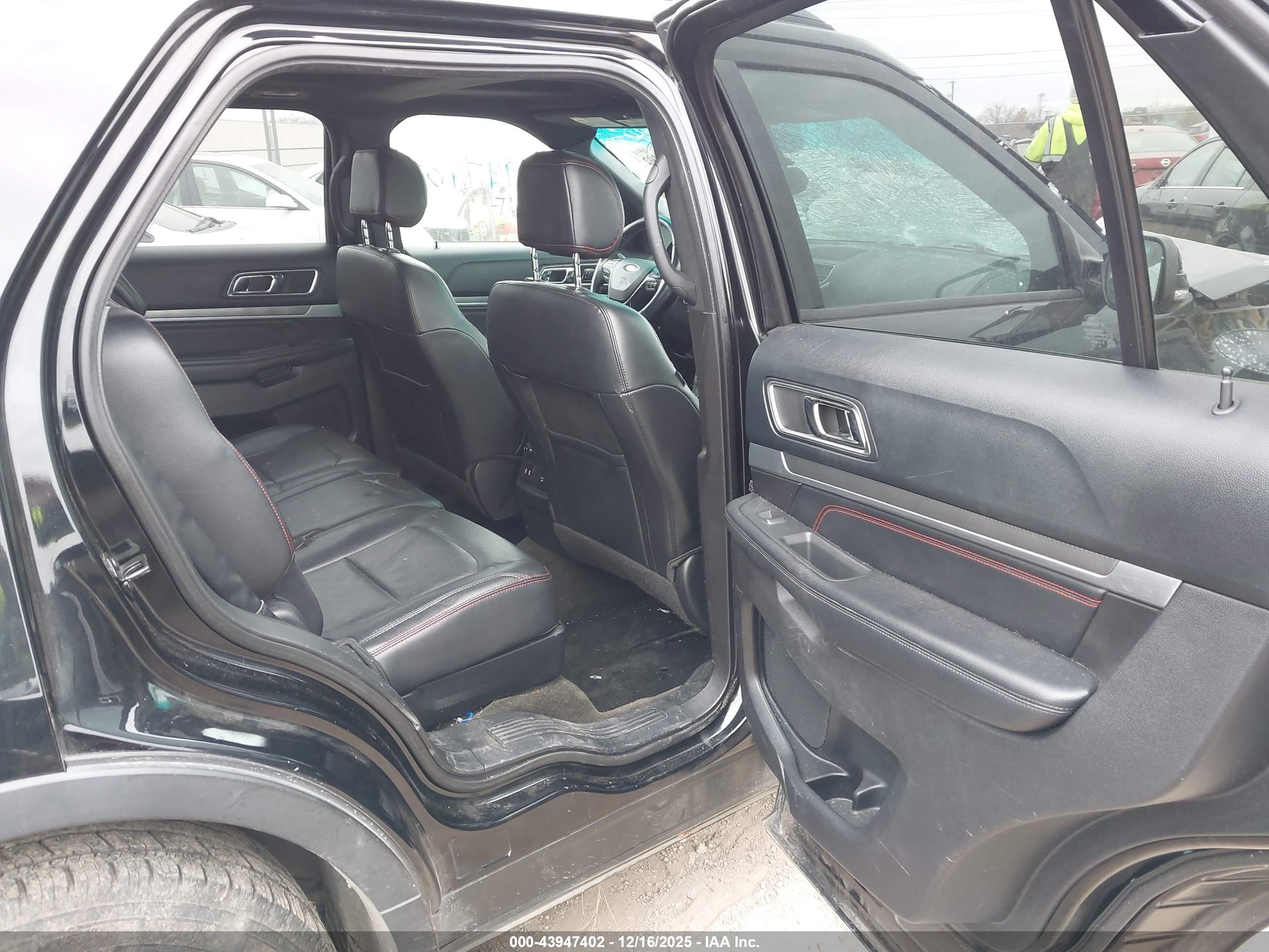 FORD EXPLORER image 8