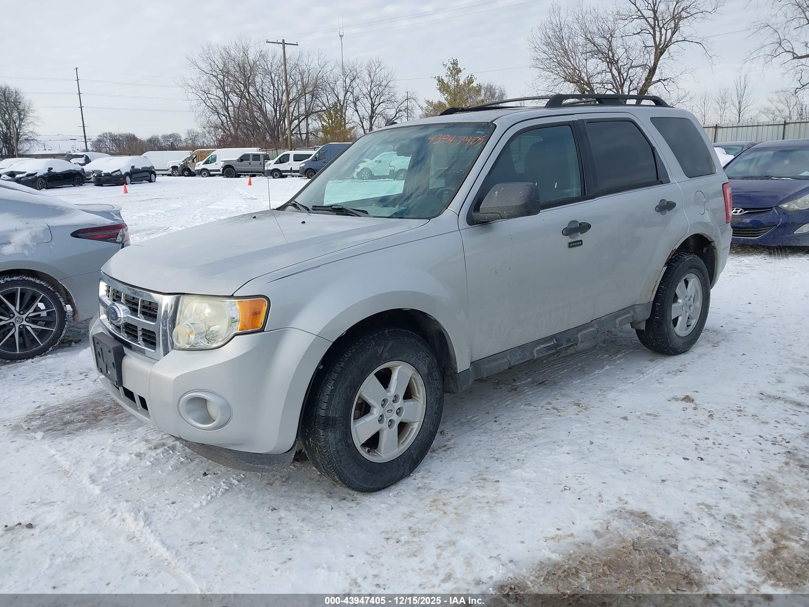 FORD ESCAPE image 2