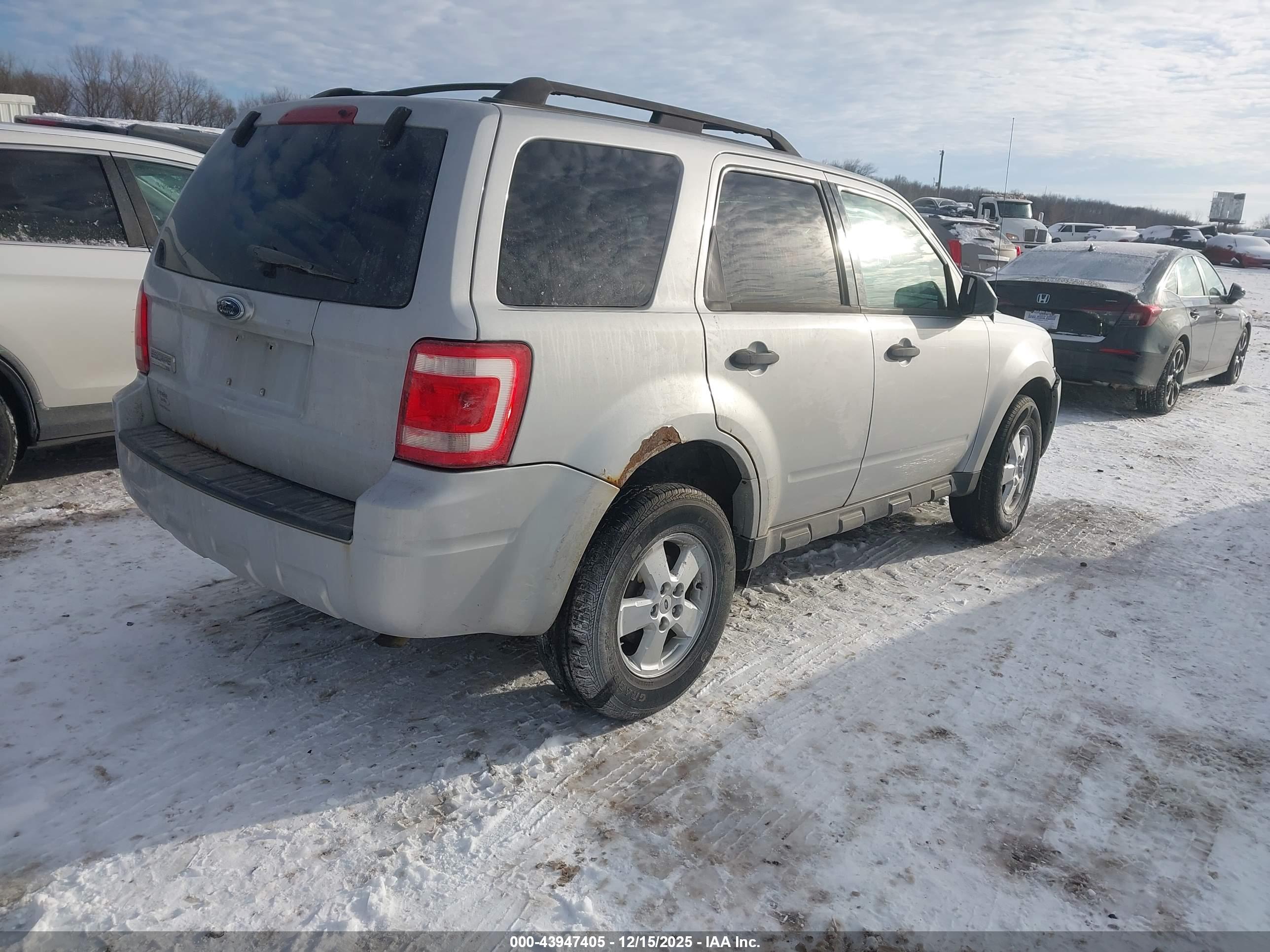 FORD ESCAPE image 4