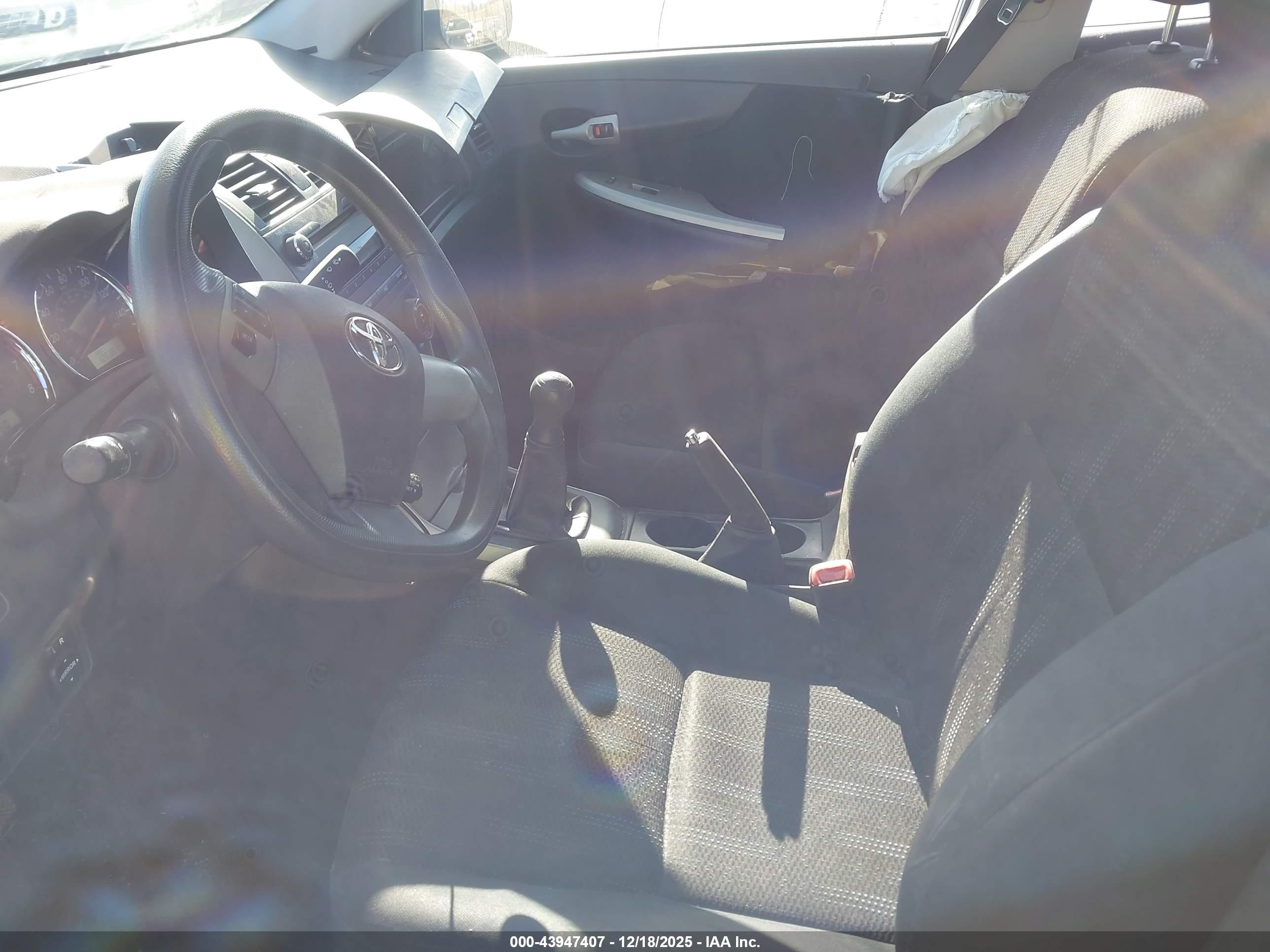 TOYOTA COROLLA image 5