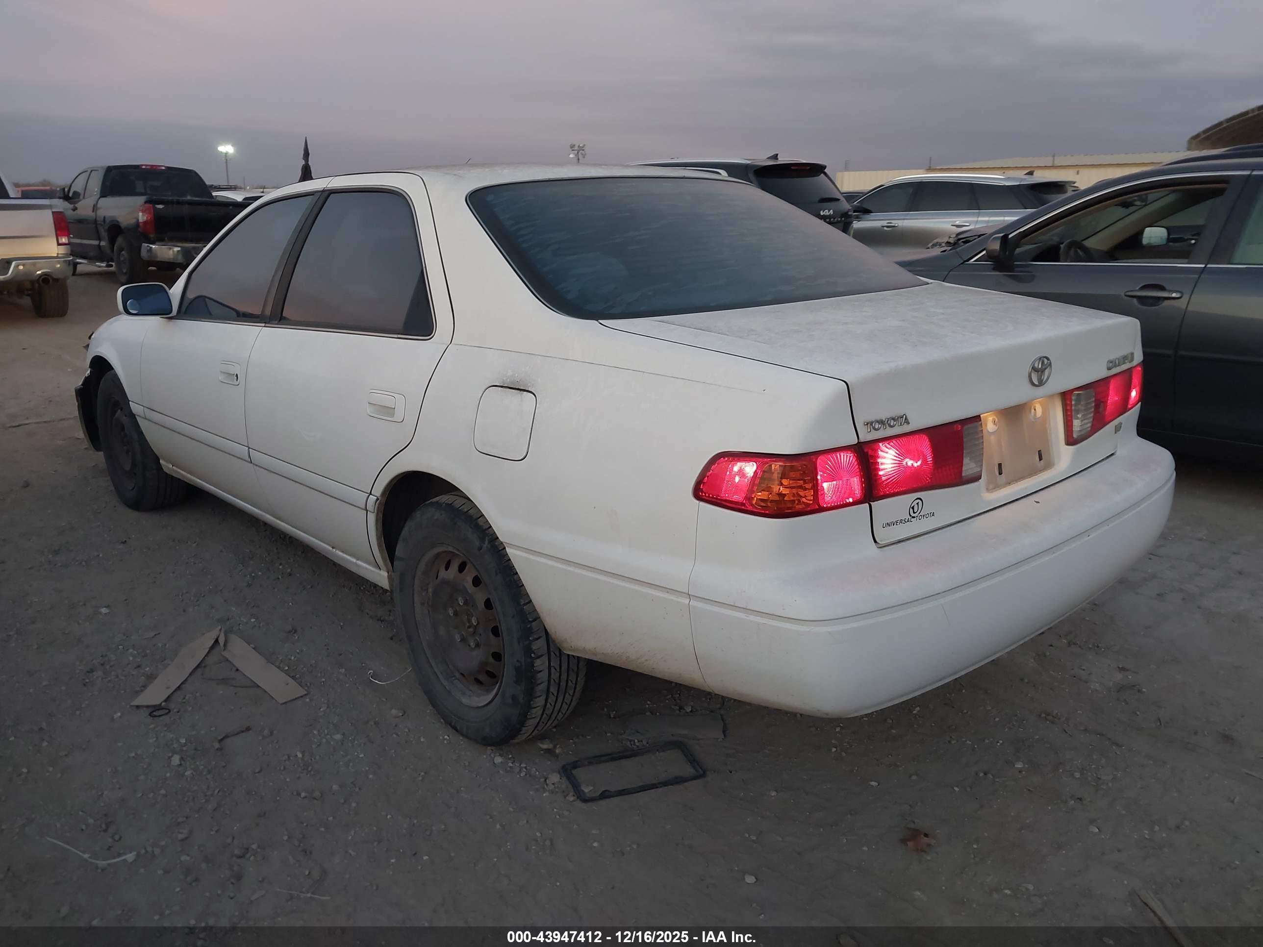 TOYOTA CAMRY image 3