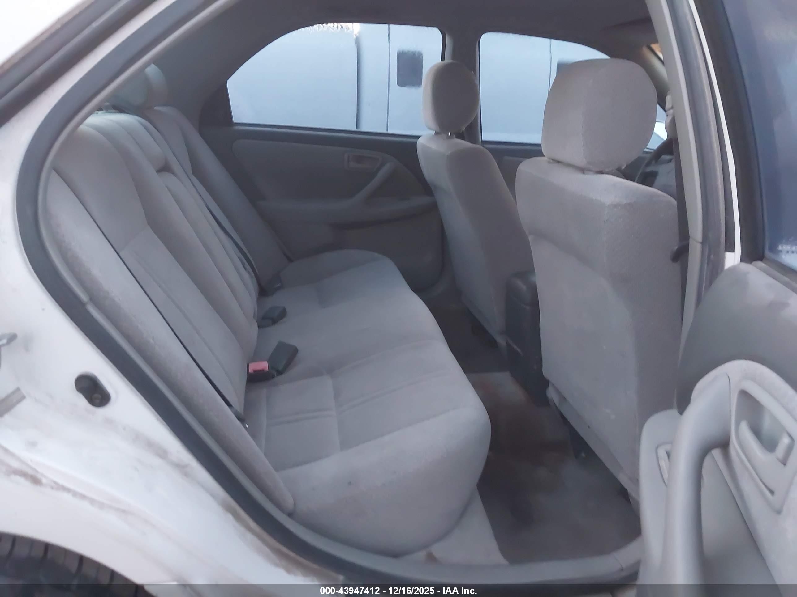 TOYOTA CAMRY image 8
