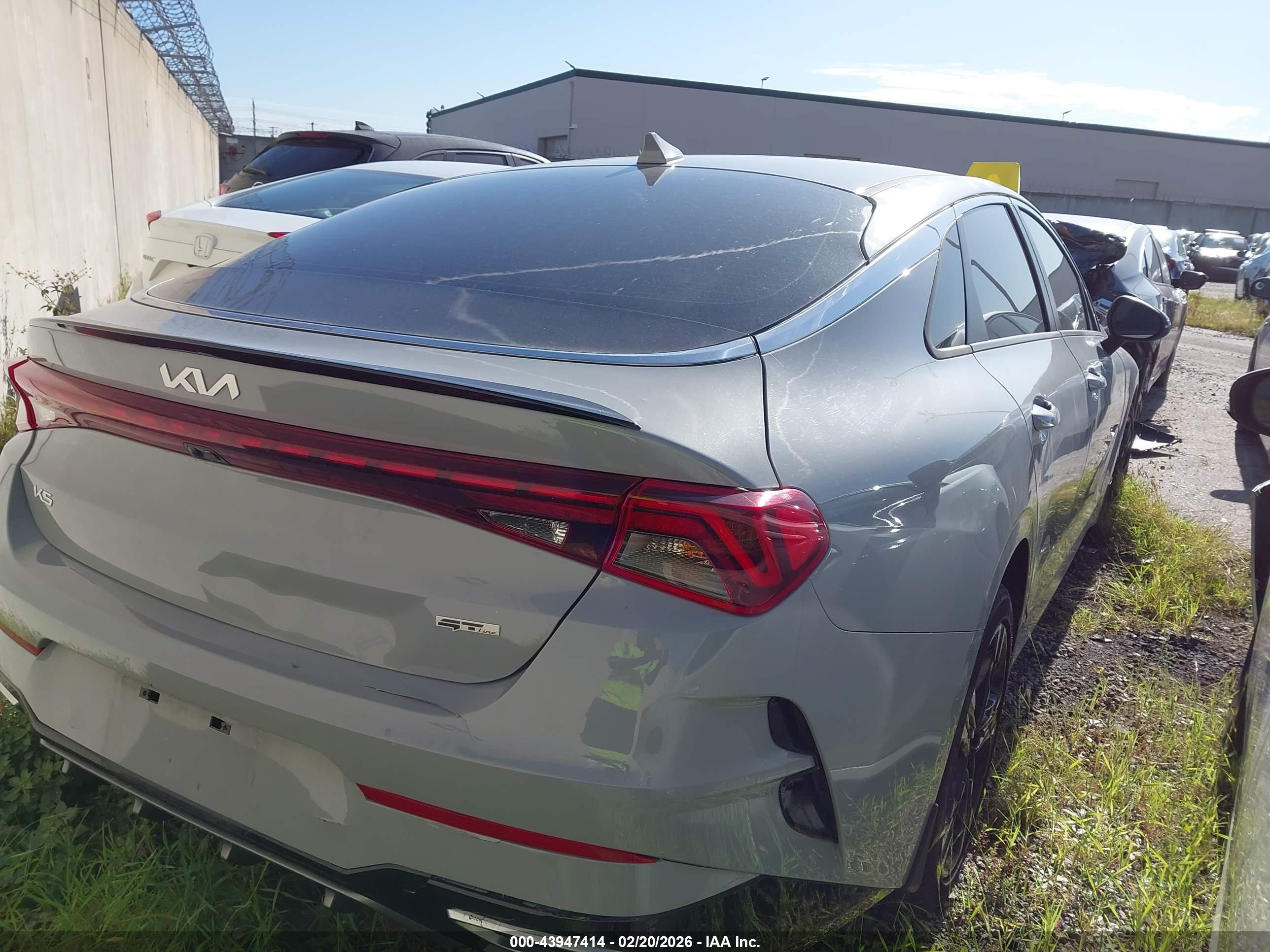 KIA K5 image 4