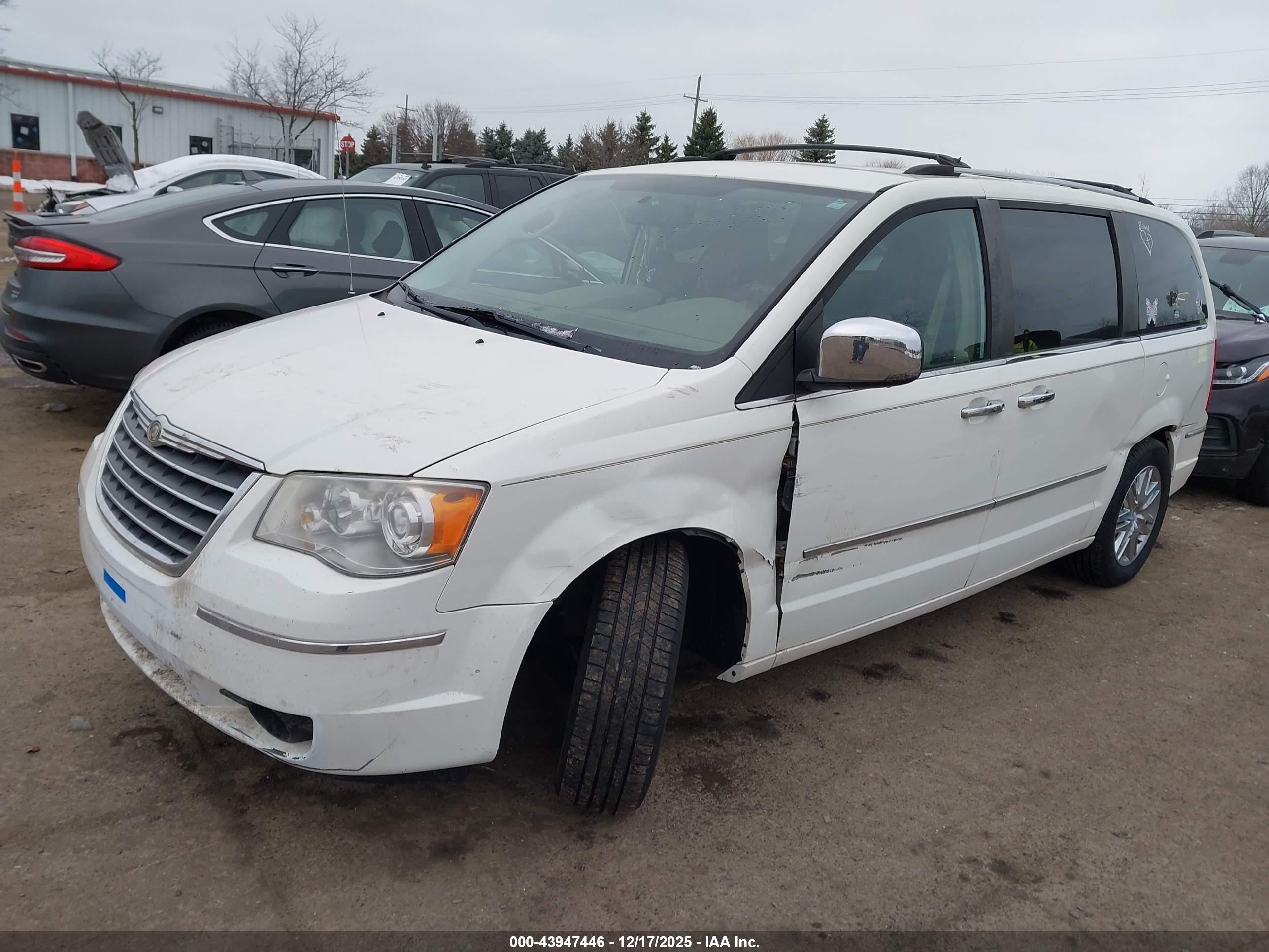 CHRYSLER TOWN image 2