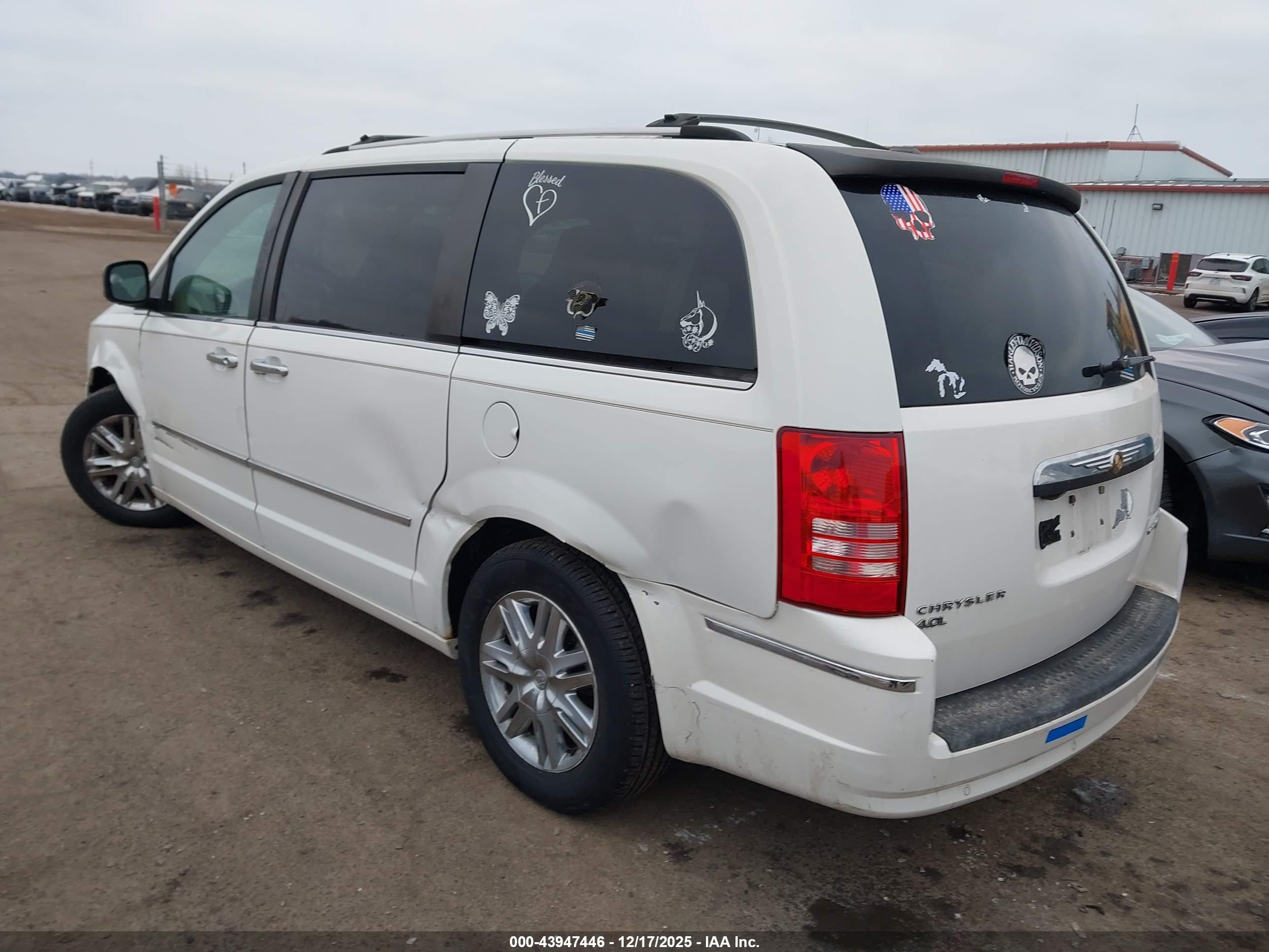 CHRYSLER TOWN image 3