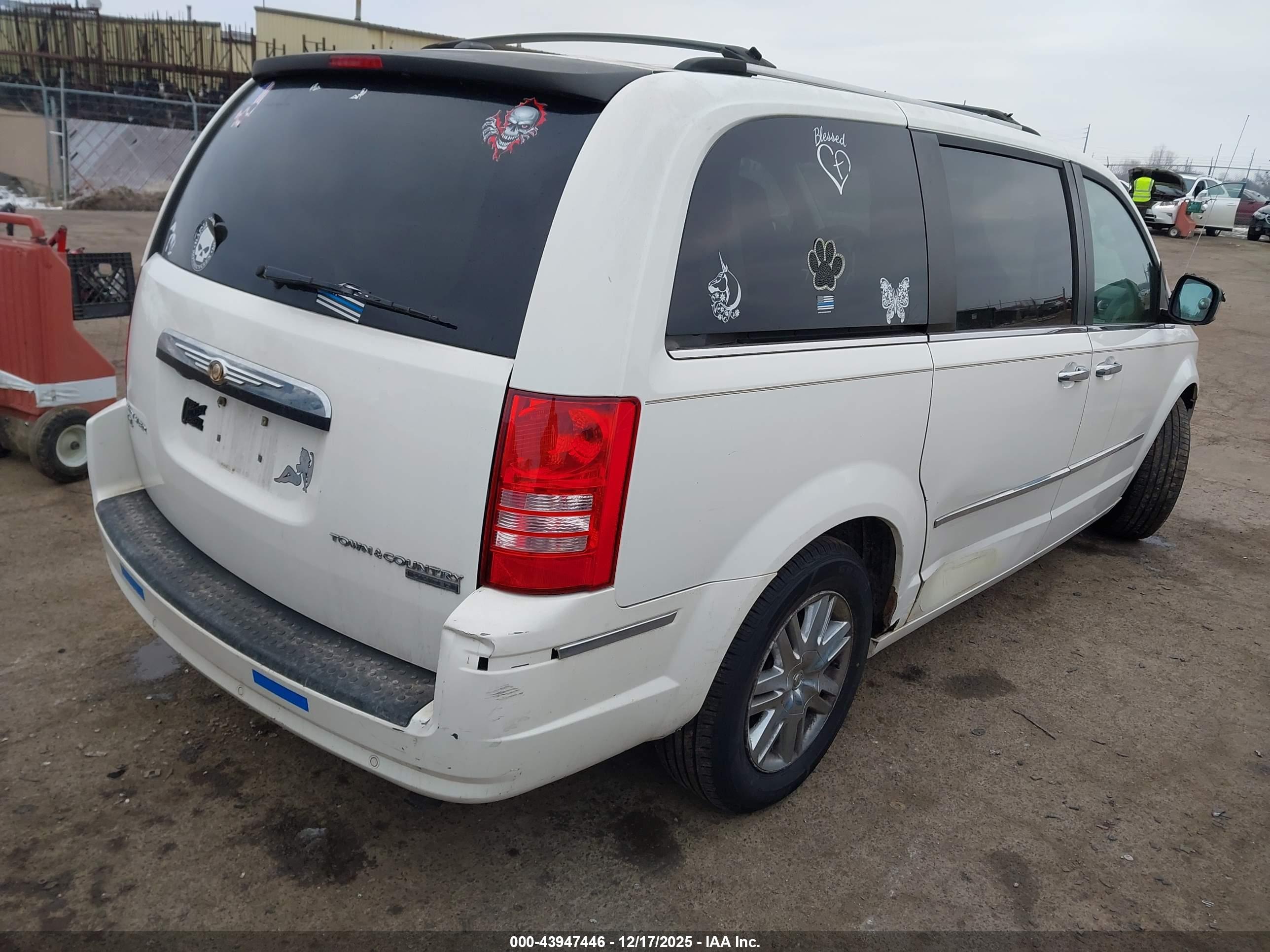 CHRYSLER TOWN image 4