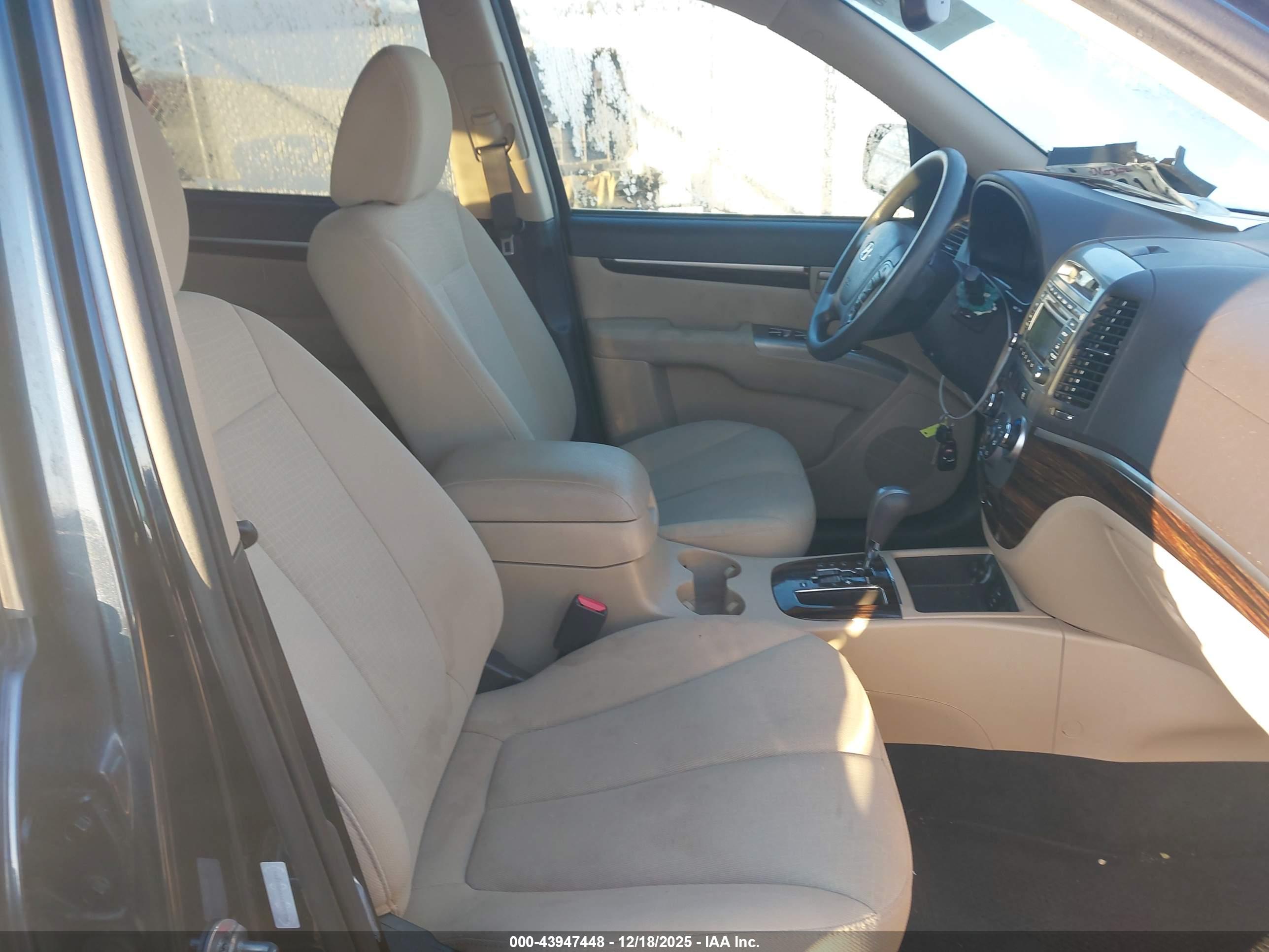 HYUNDAI SANTA image 5