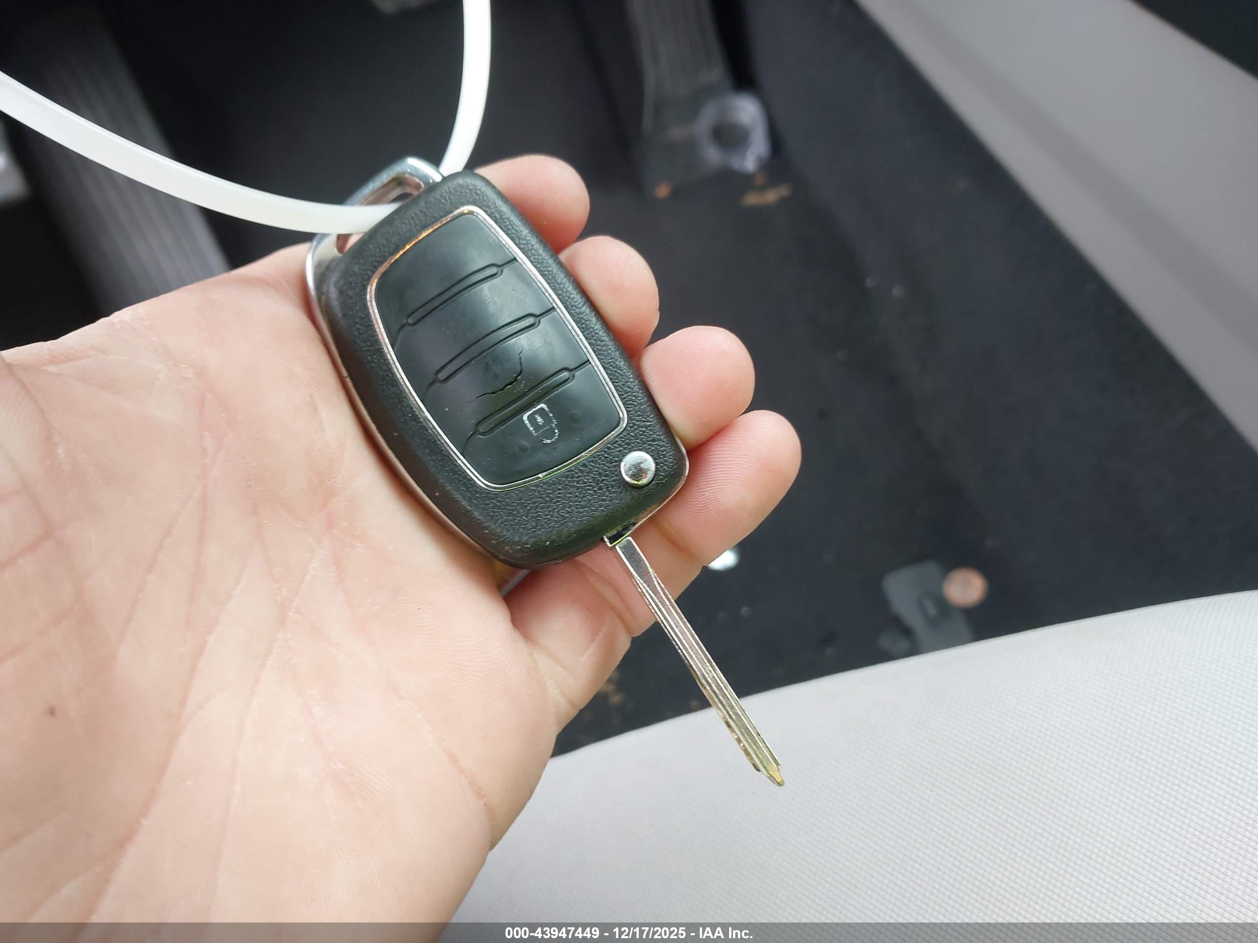 HYUNDAI SONATA image 11