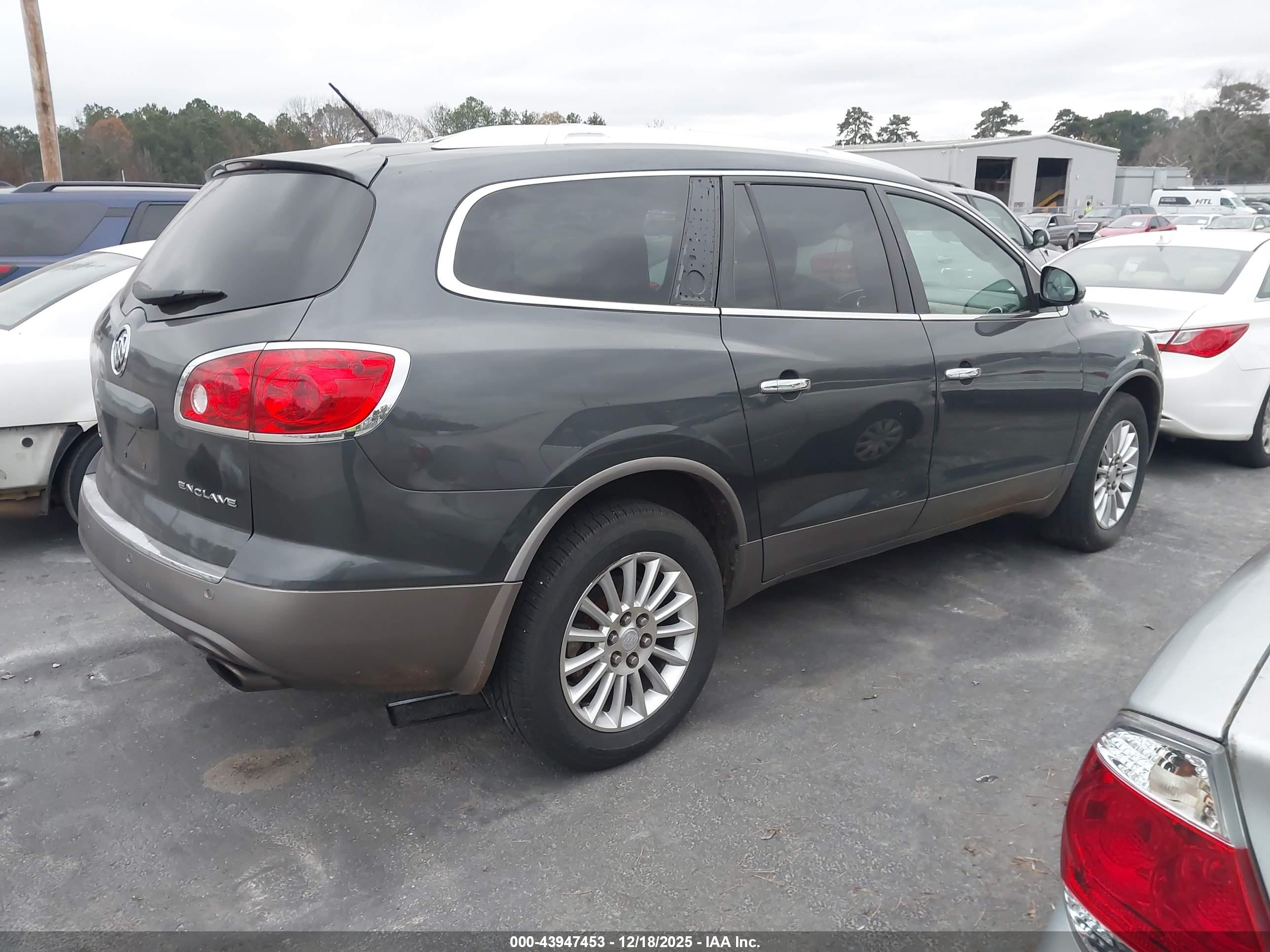BUICK ENCLAVE image 4