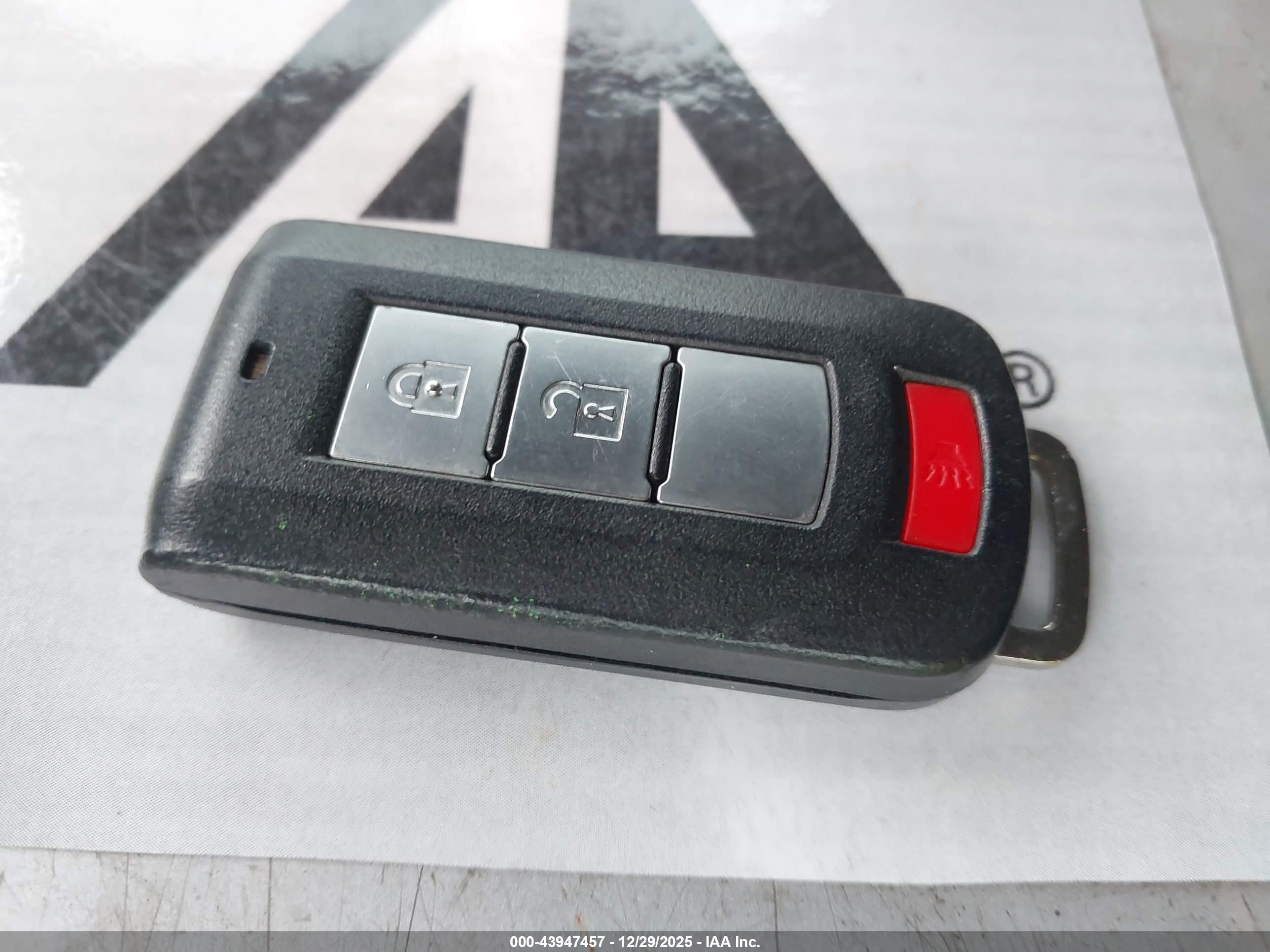 MITSUBISHI OUTLANDER image 11