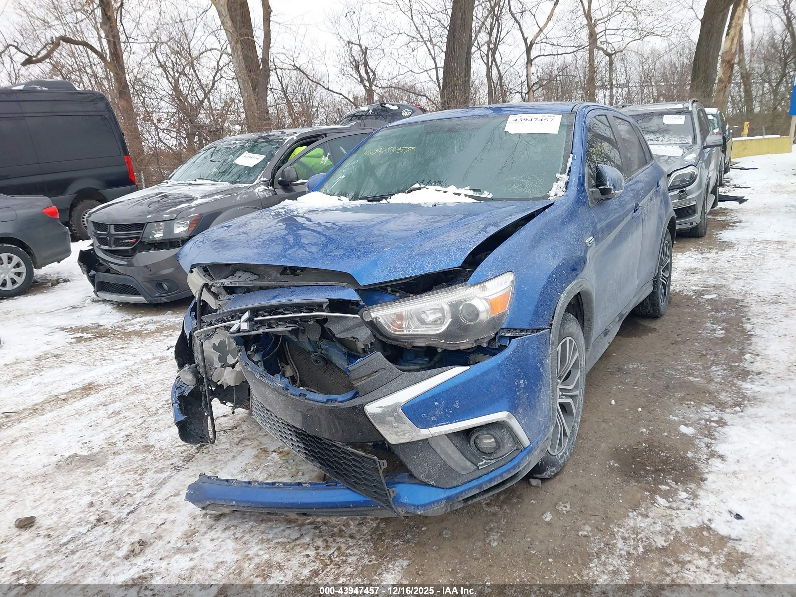 MITSUBISHI OUTLANDER image 2