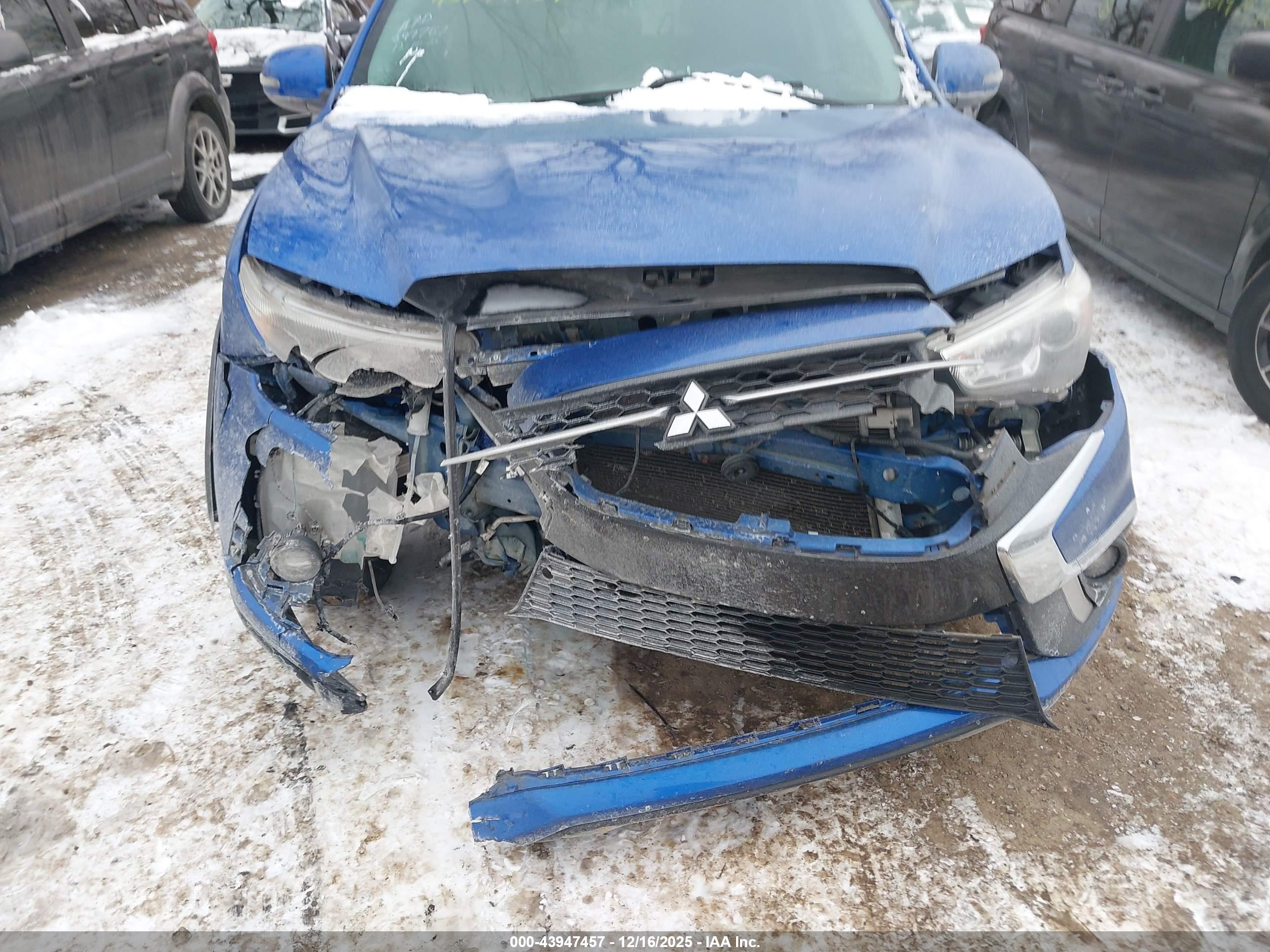 MITSUBISHI OUTLANDER image 6
