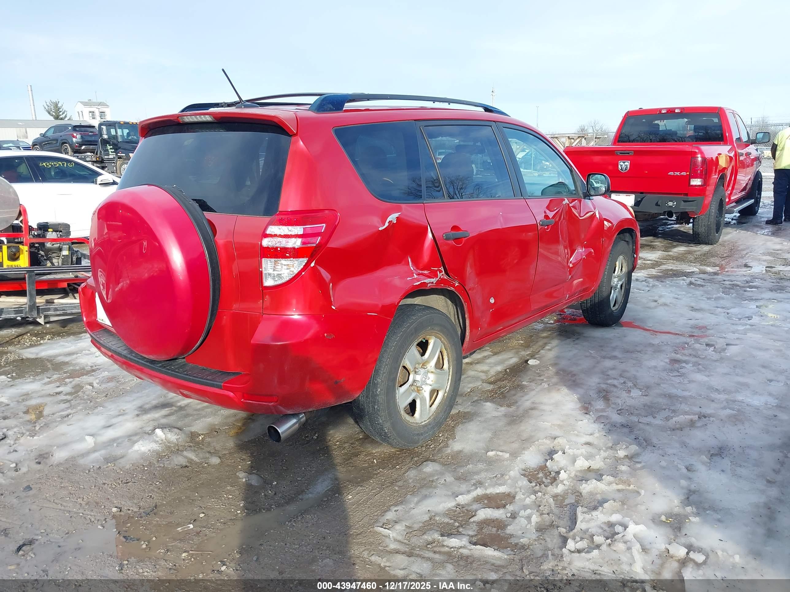 TOYOTA RAV4 image 4