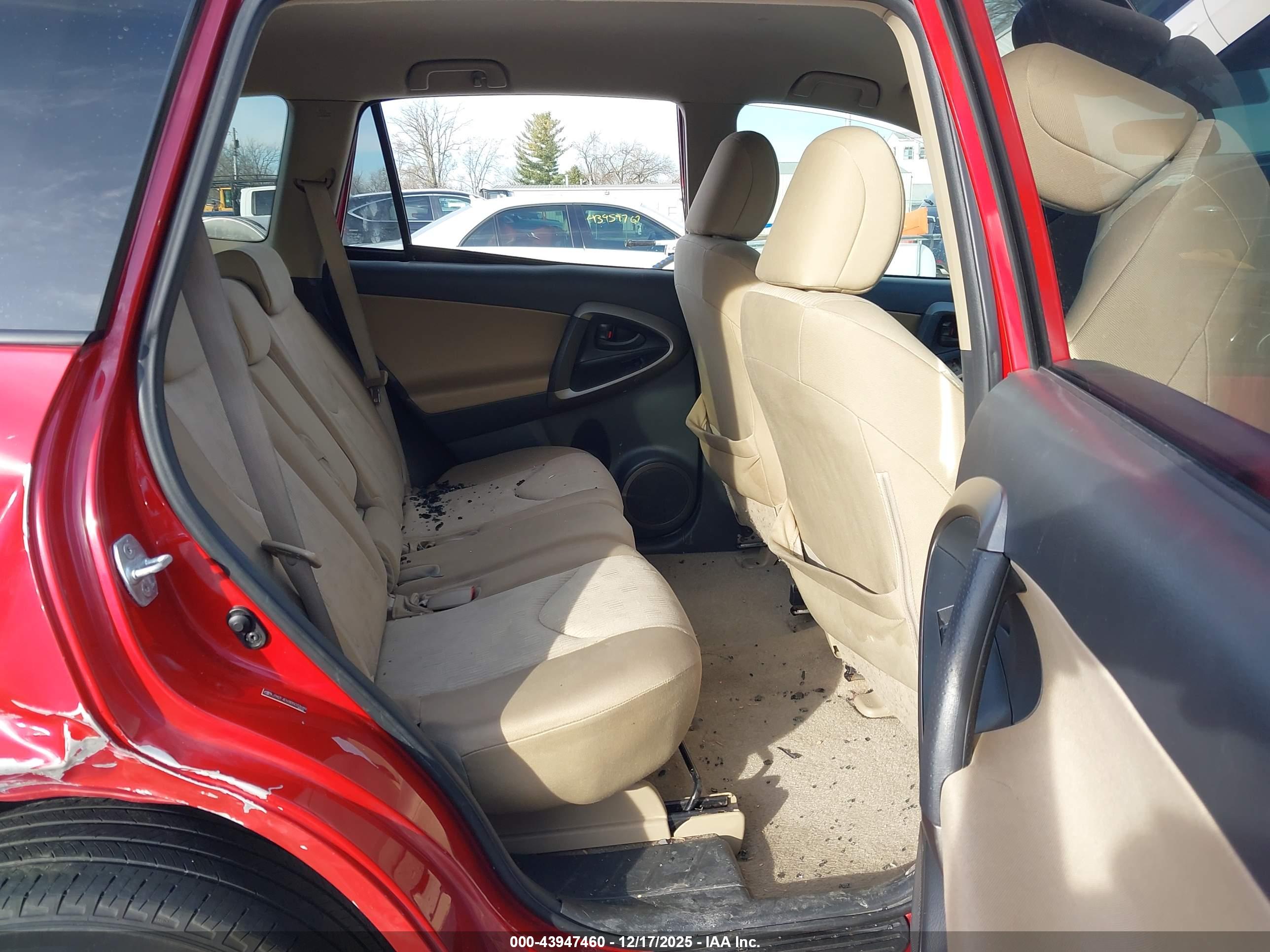 TOYOTA RAV4 image 8