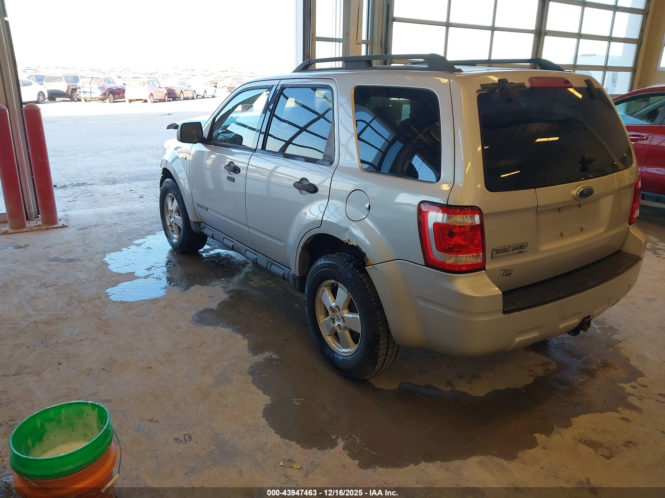 FORD ESCAPE image 3