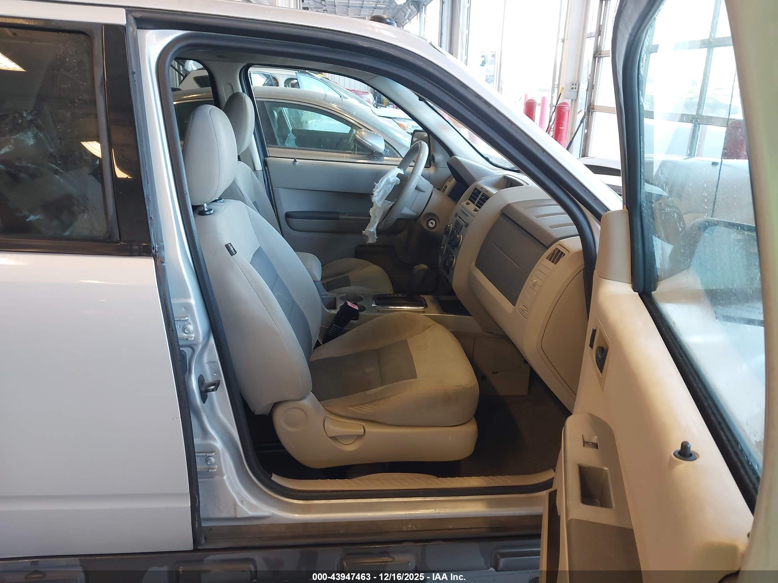 FORD ESCAPE image 5