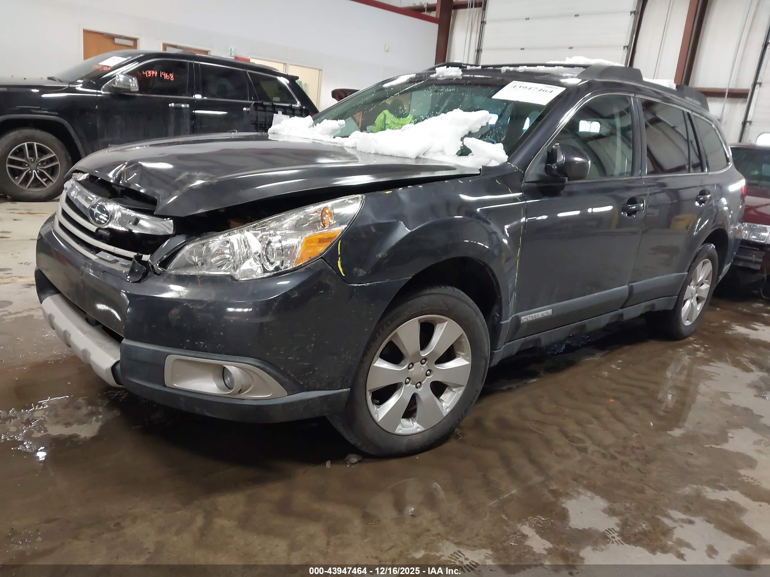 SUBARU OUTBACK image 2