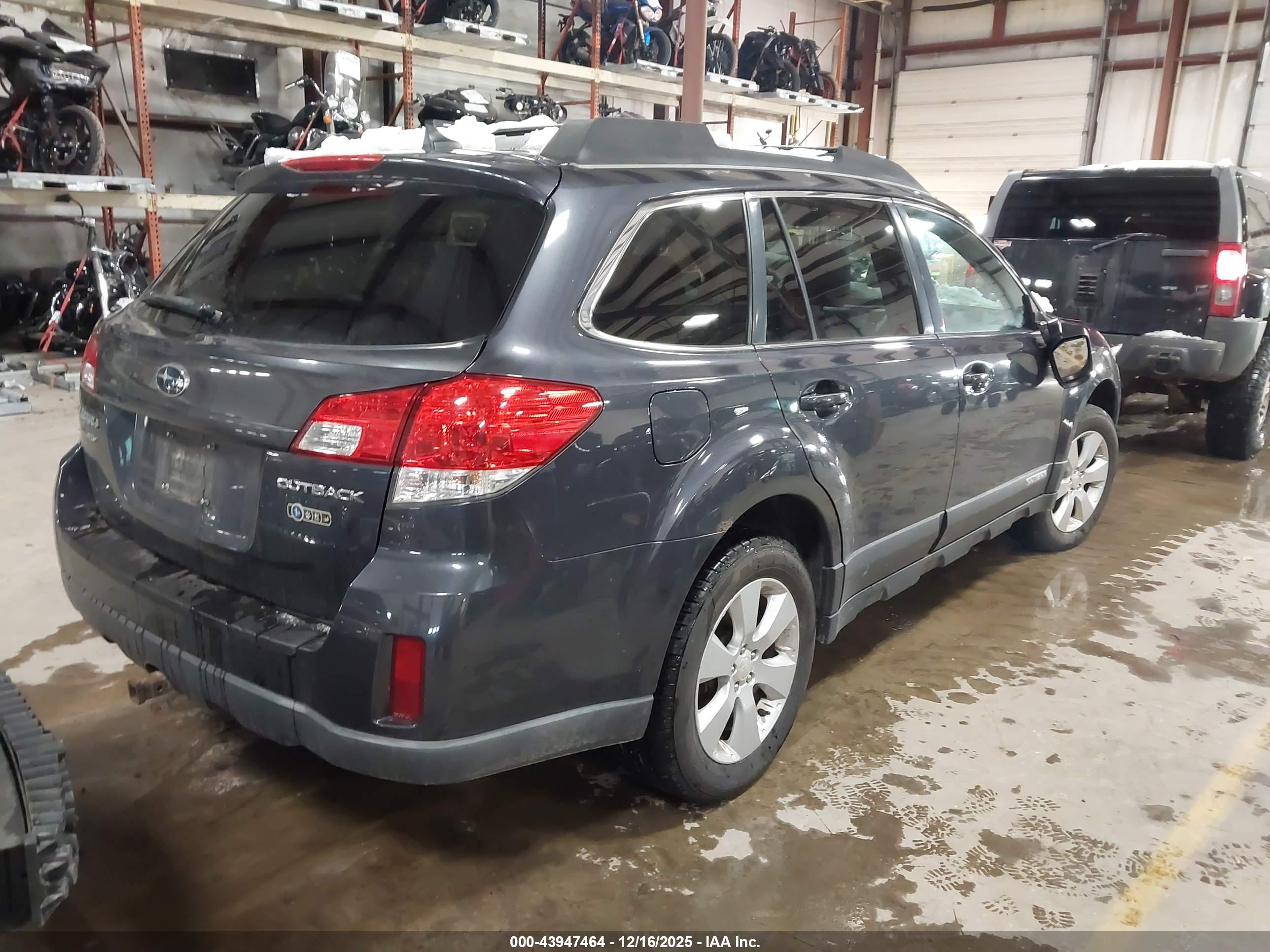 SUBARU OUTBACK image 4