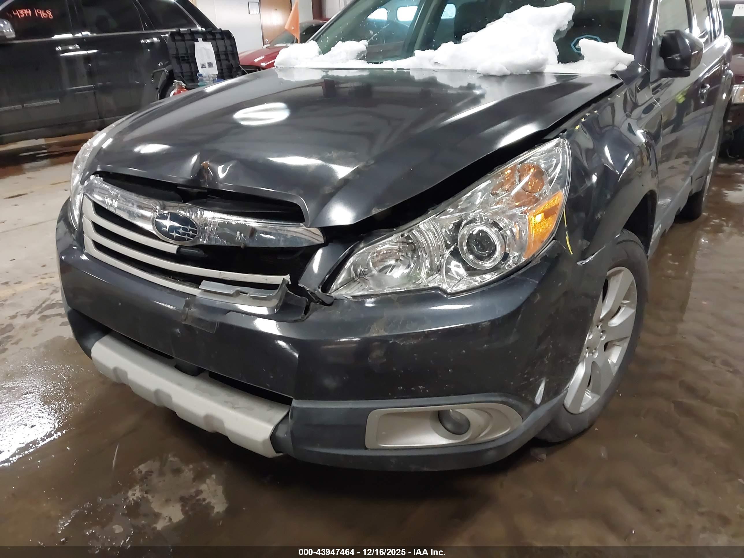 SUBARU OUTBACK image 6