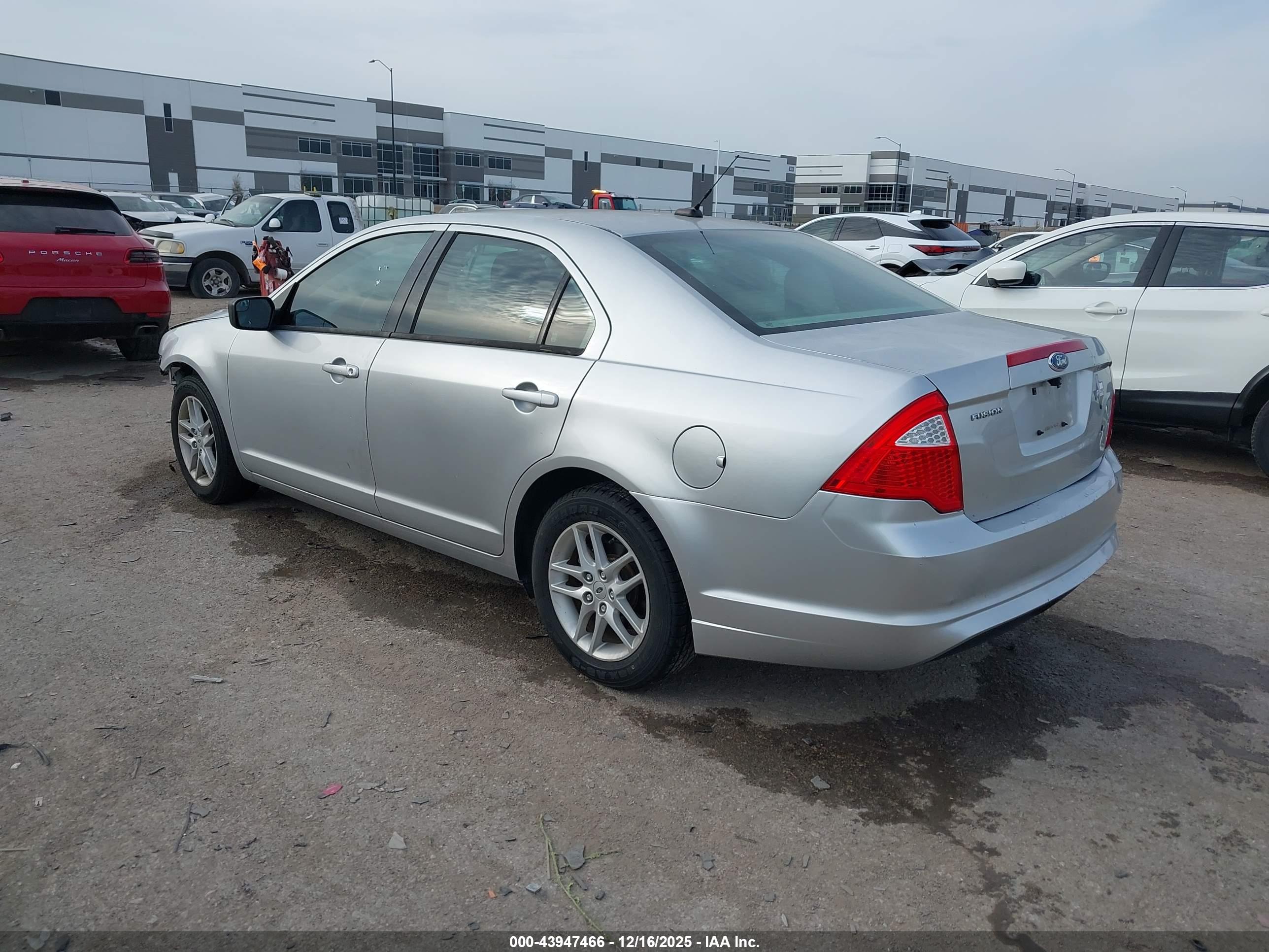 FORD FUSION image 3