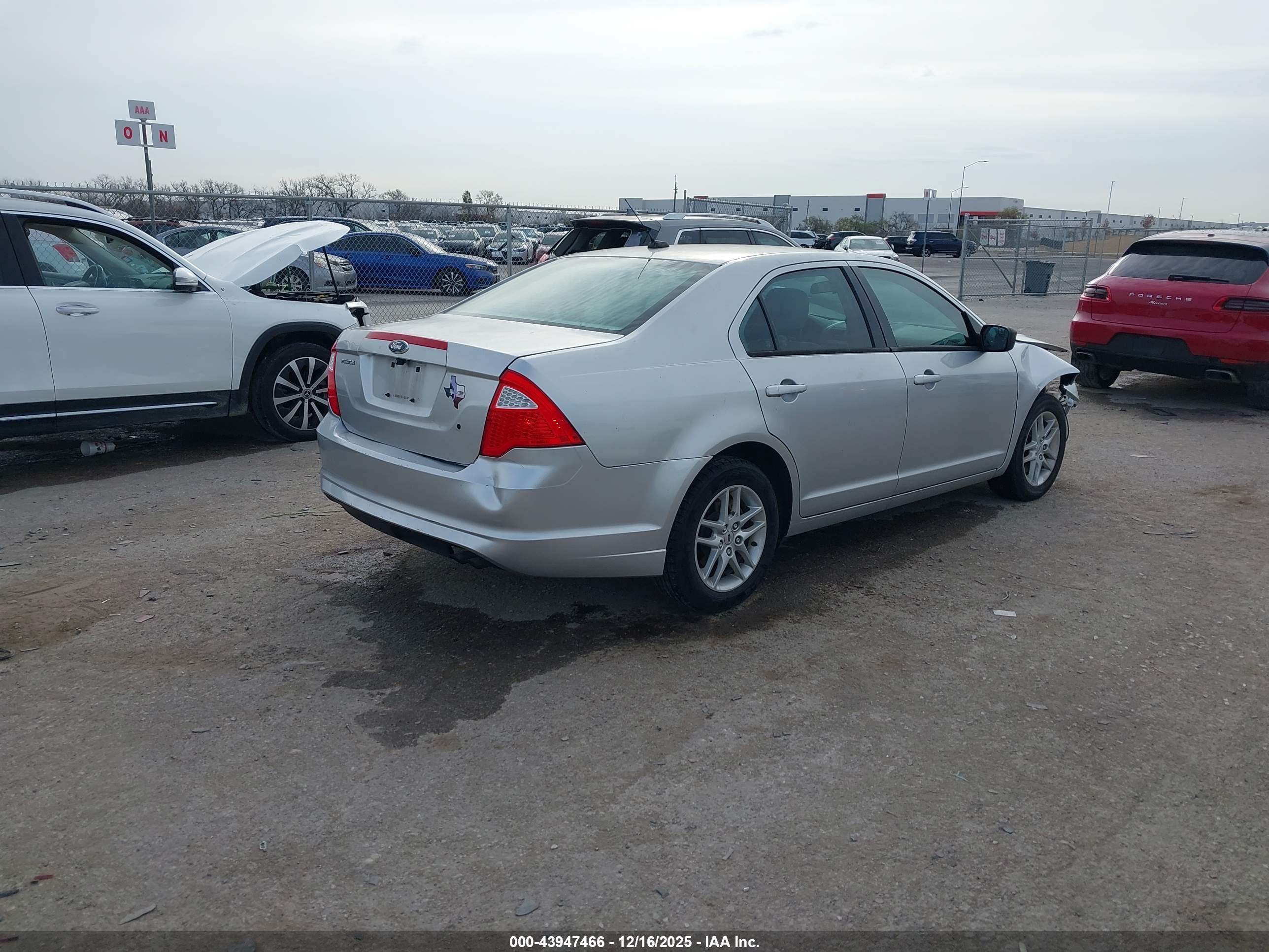 FORD FUSION image 4