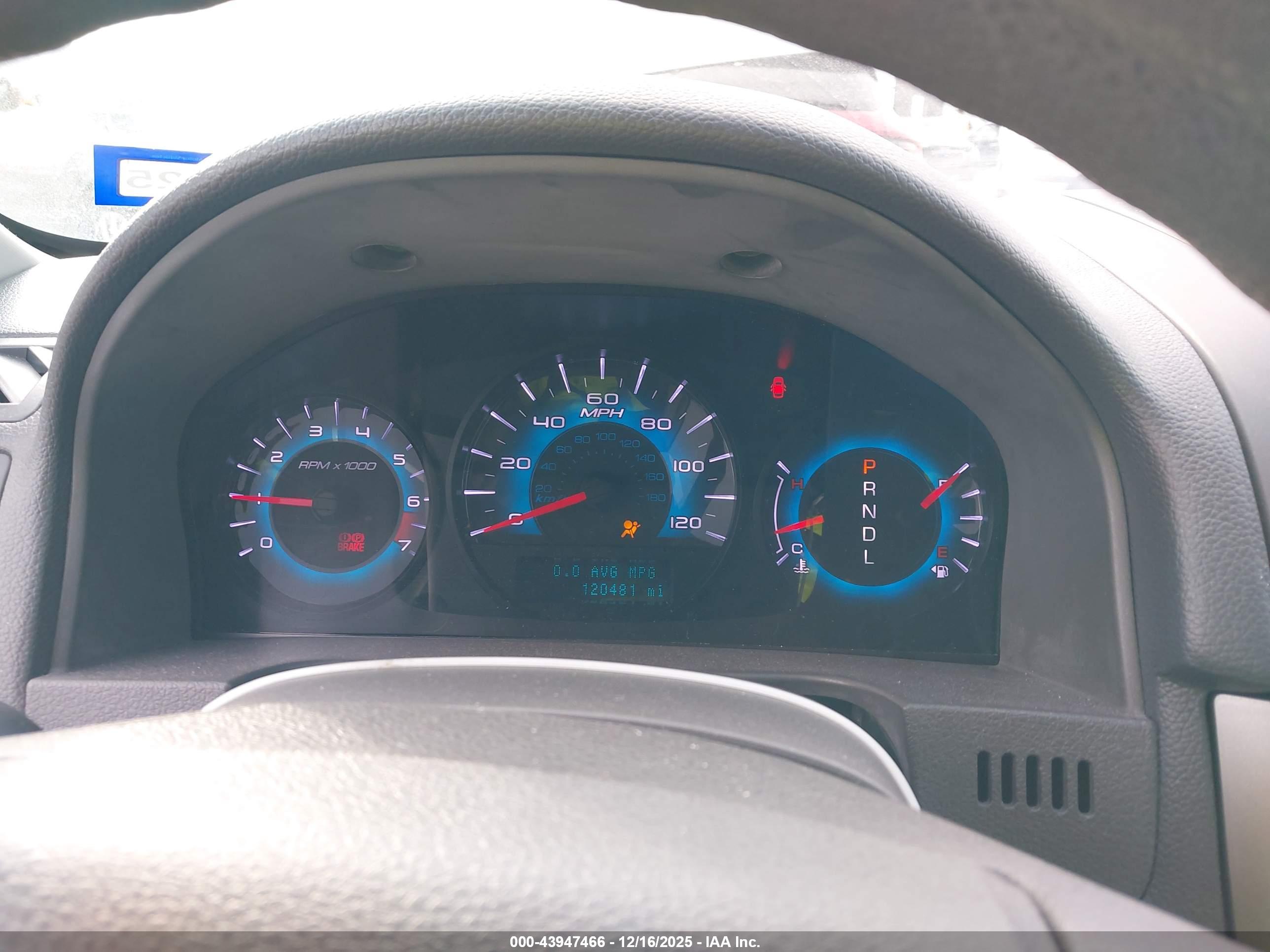 FORD FUSION image 7