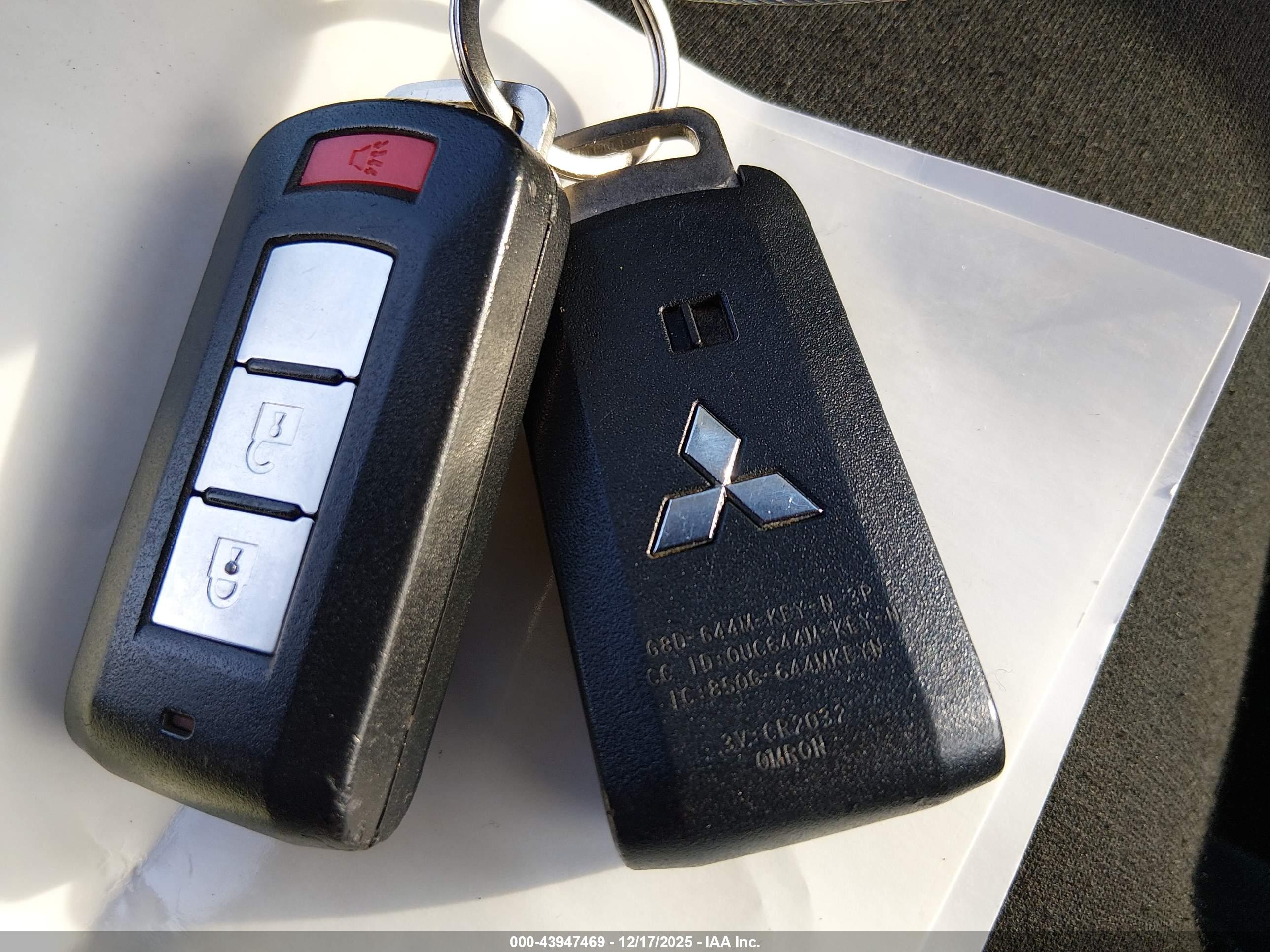 MITSUBISHI OUTLANDER image 11